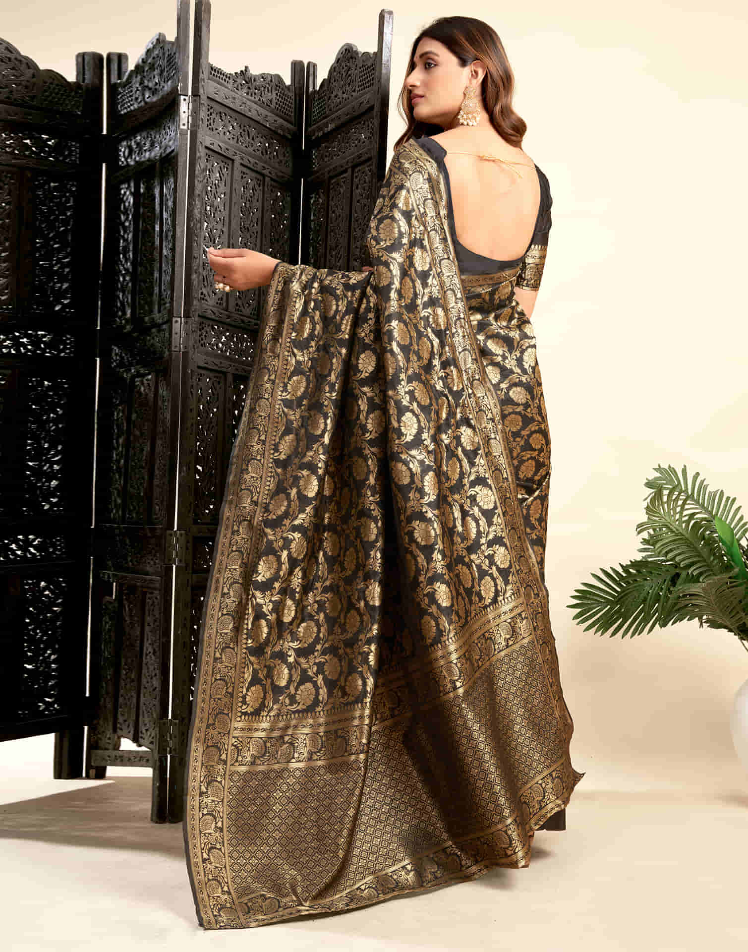 Black Silk Woven Banarasi Saree - Image 6