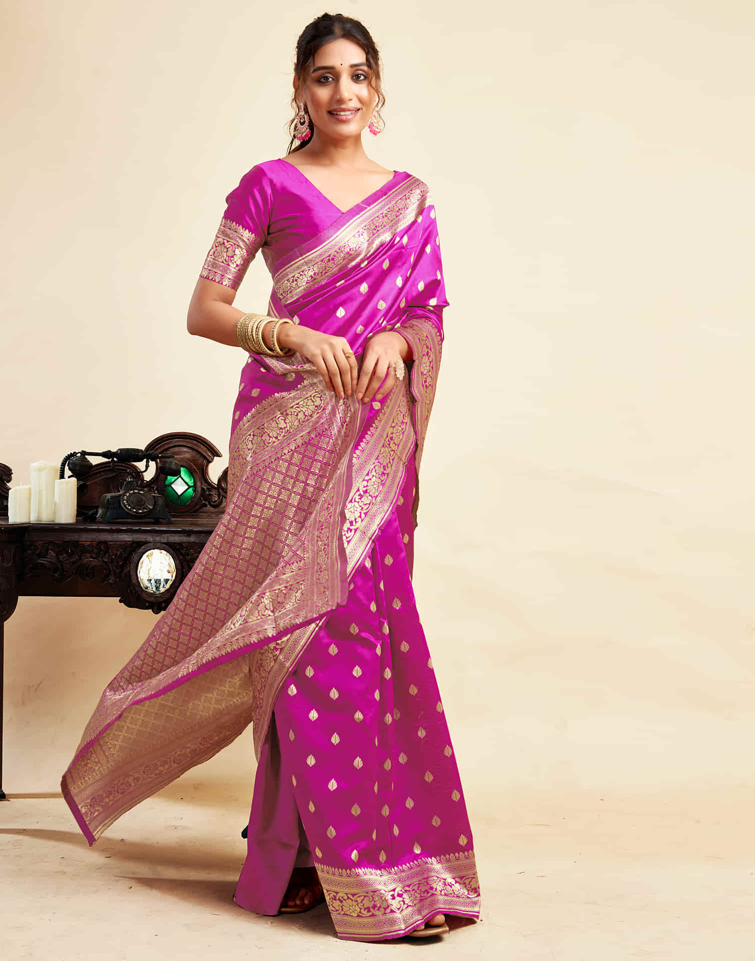 Magenta Silk Woven Banarasi Saree - Image 4