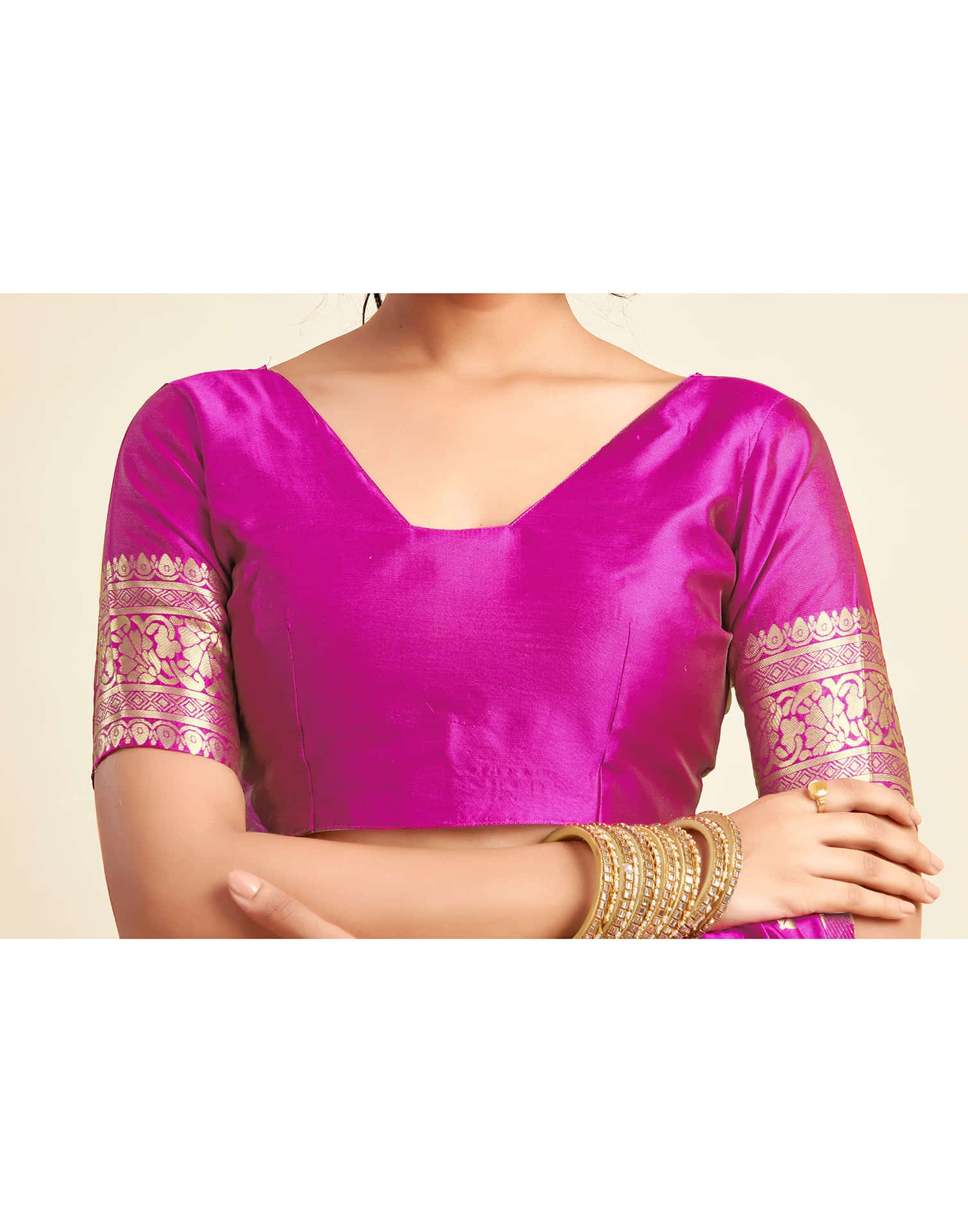 Magenta Silk Woven Banarasi Saree - Image 8