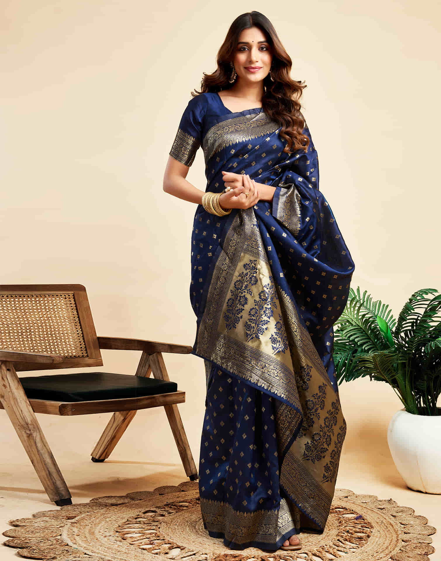 Navy Blue Silk Woven Banarasi Saree - Image 4