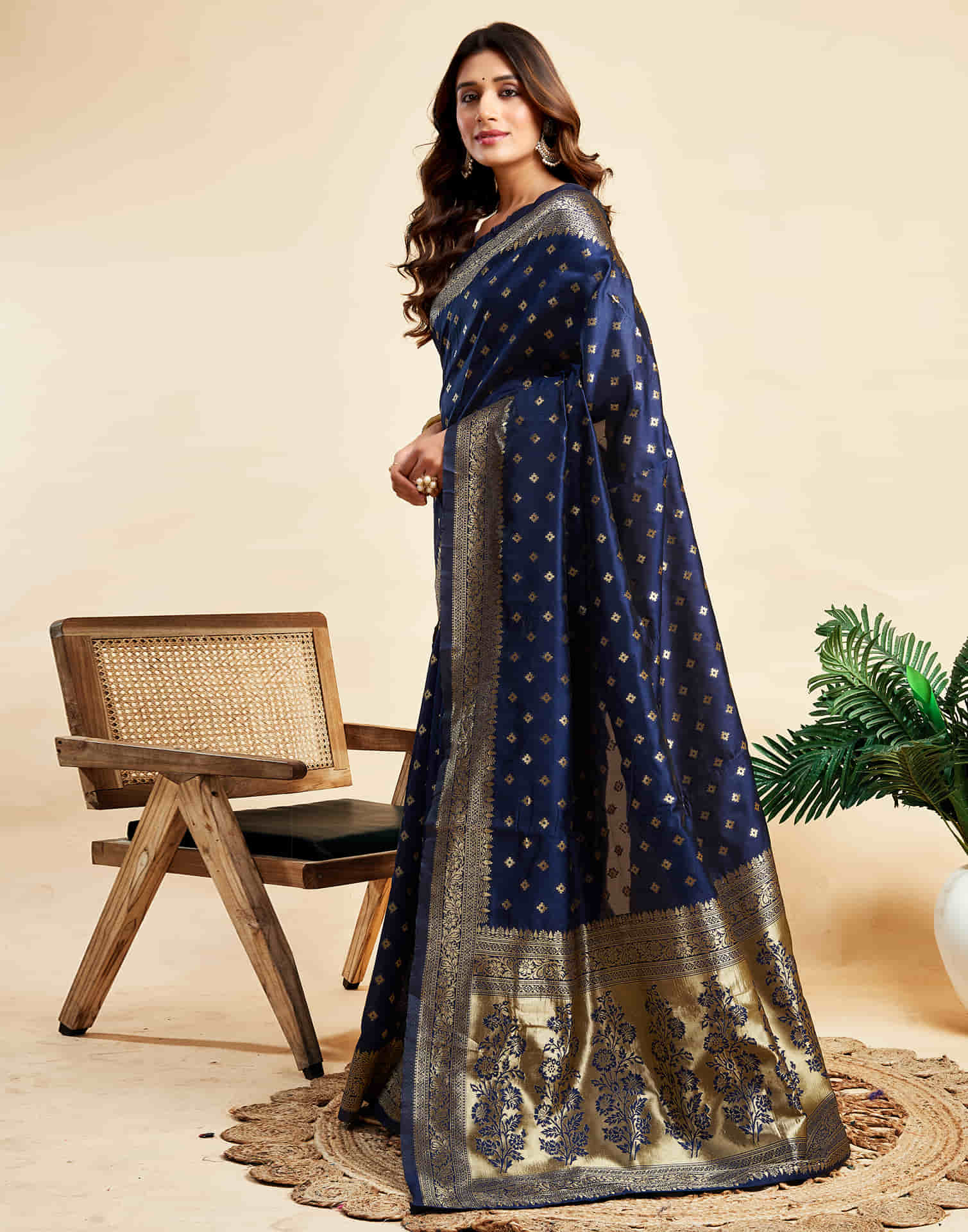 Navy Blue Silk Woven Banarasi Saree - Image 9