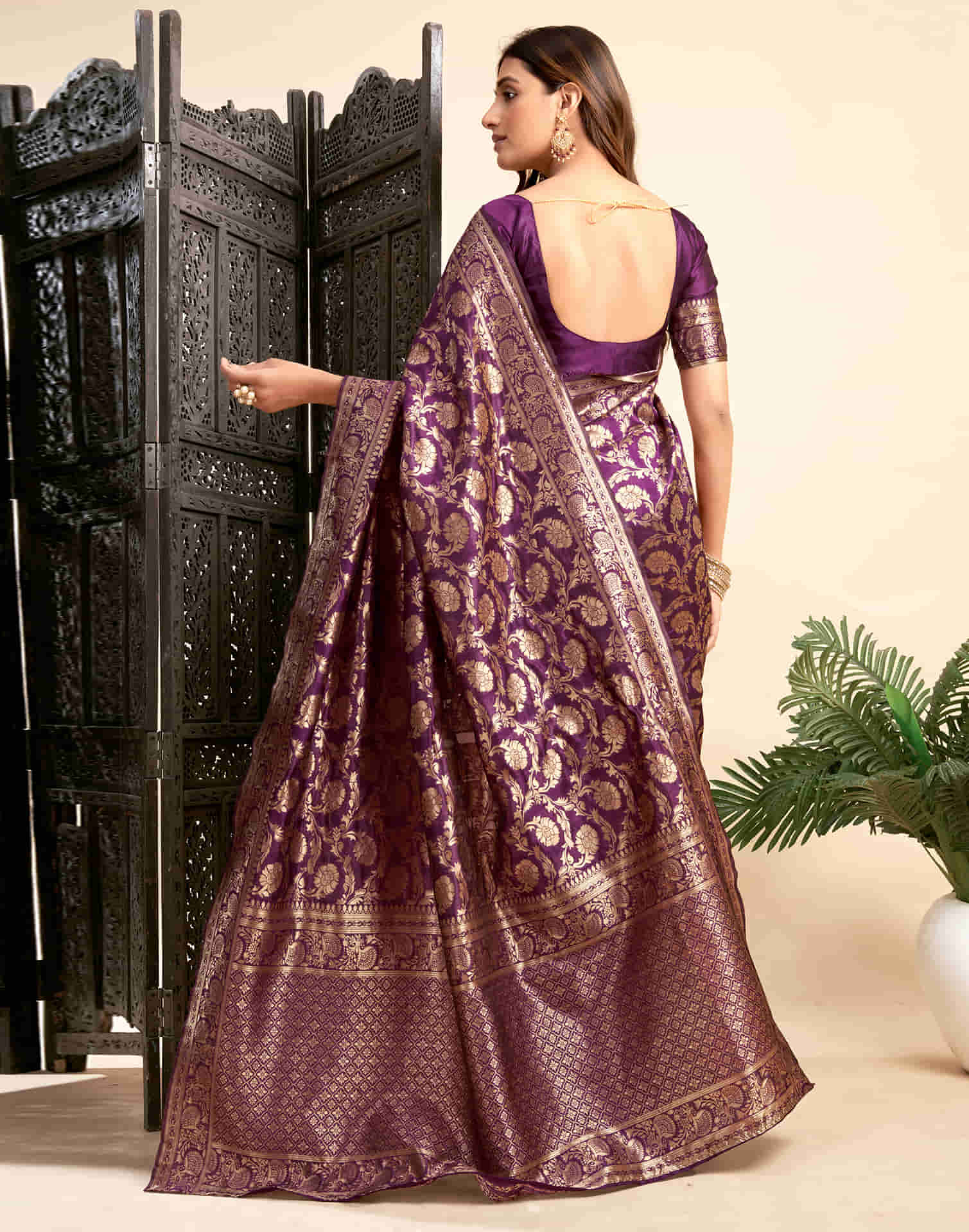 Wine Silk Woven Banarasi Saree - Image 5