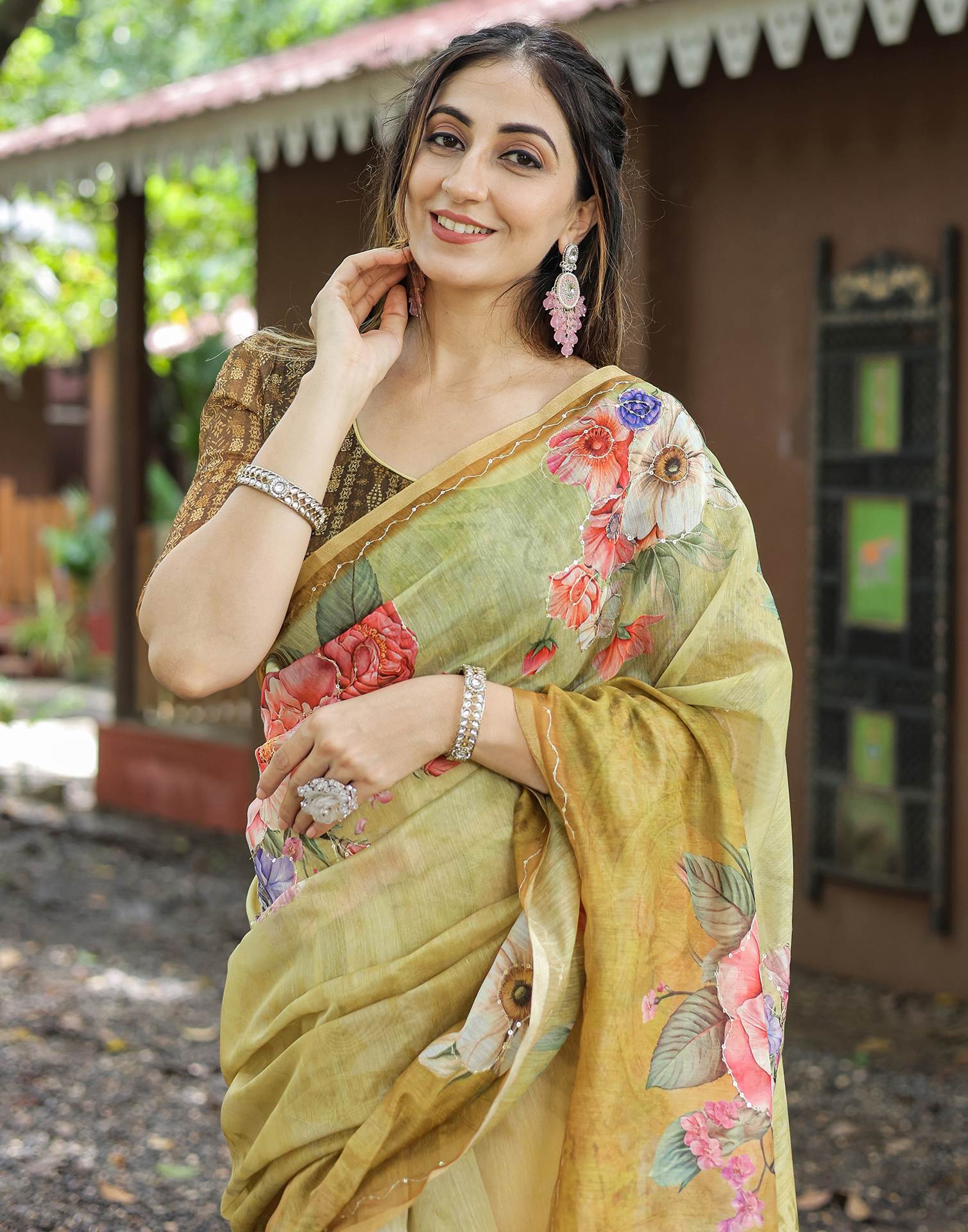 BeigeĀ Cotton Floral Printed Saree - Image 2