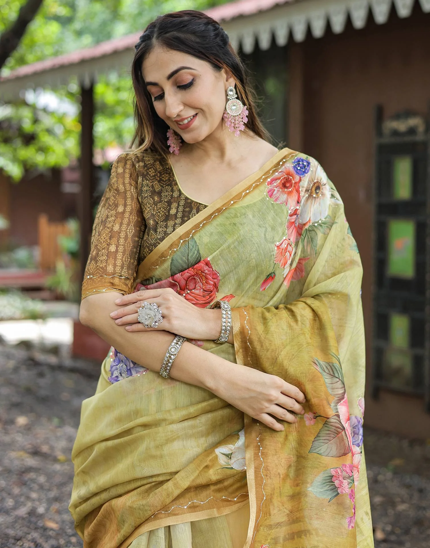 BeigeĀ Cotton Floral Printed Saree - Image 5