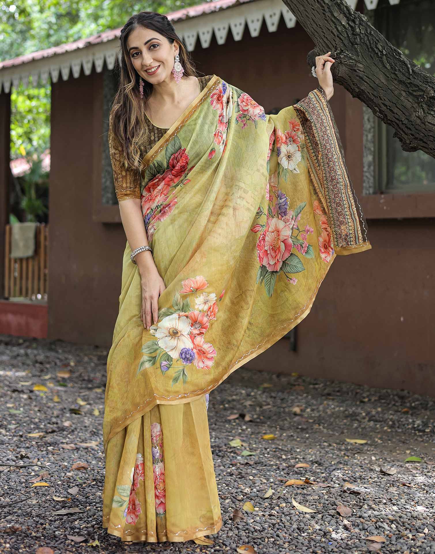 BeigeĀ Cotton Floral Printed Saree - Image 7