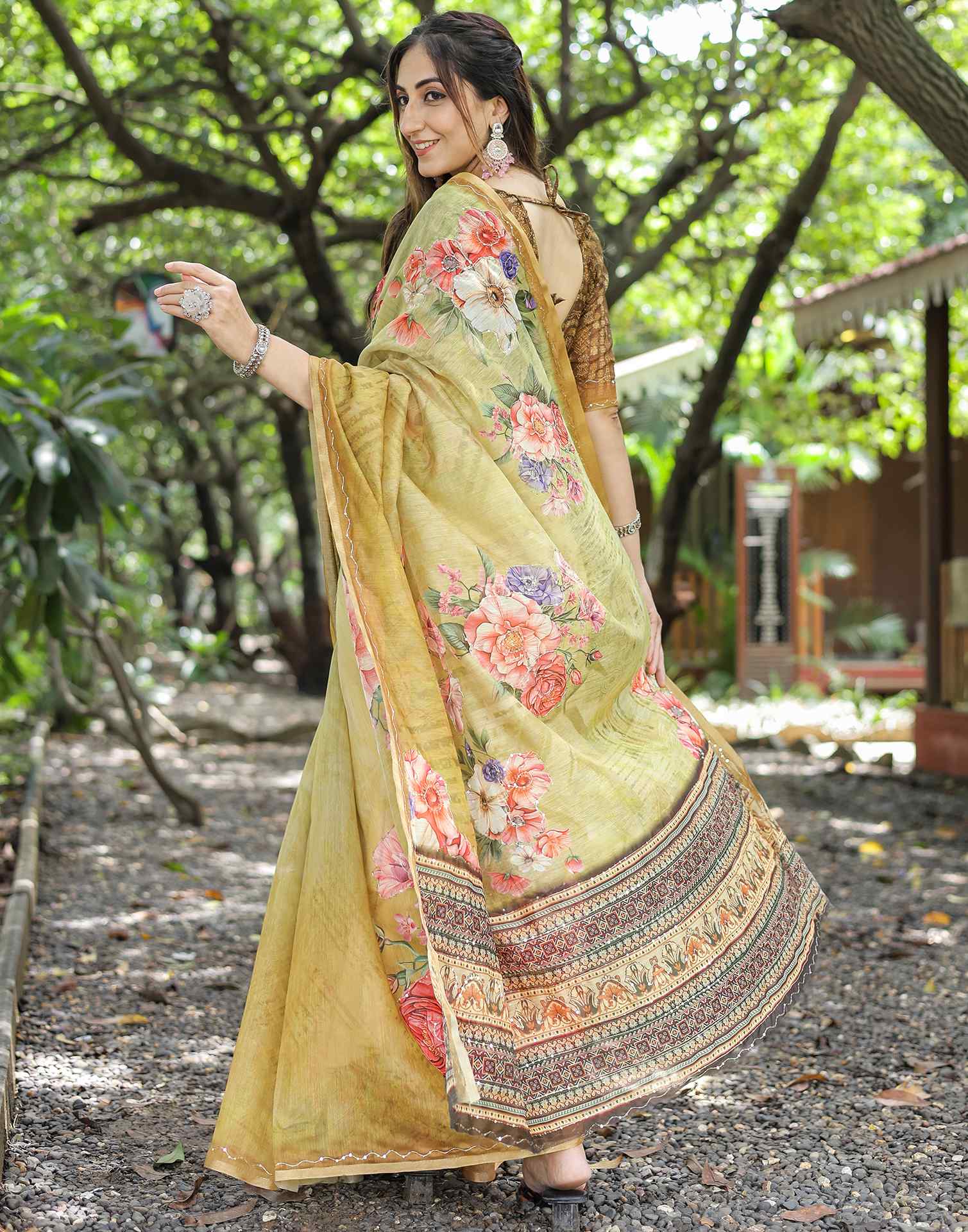 BeigeĀ Cotton Floral Printed Saree - Image 8