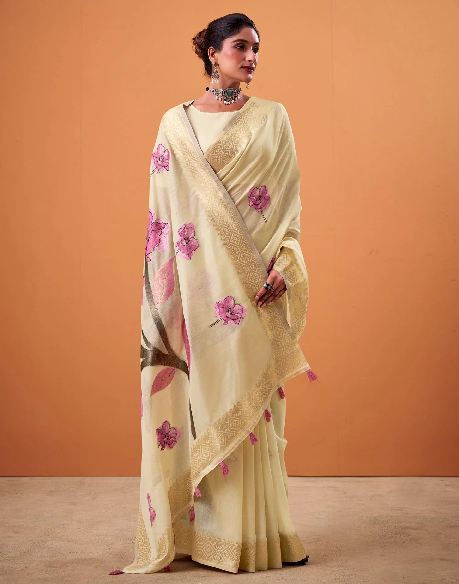 Beige Cotton Floral Printed Saree - Image 4