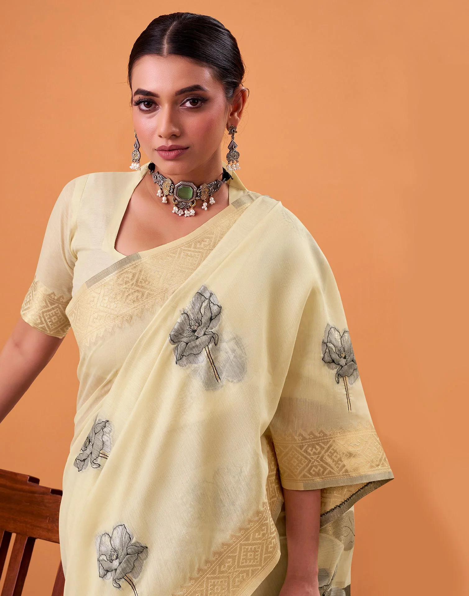 Beige Cotton Floral Printed Saree - Image 2