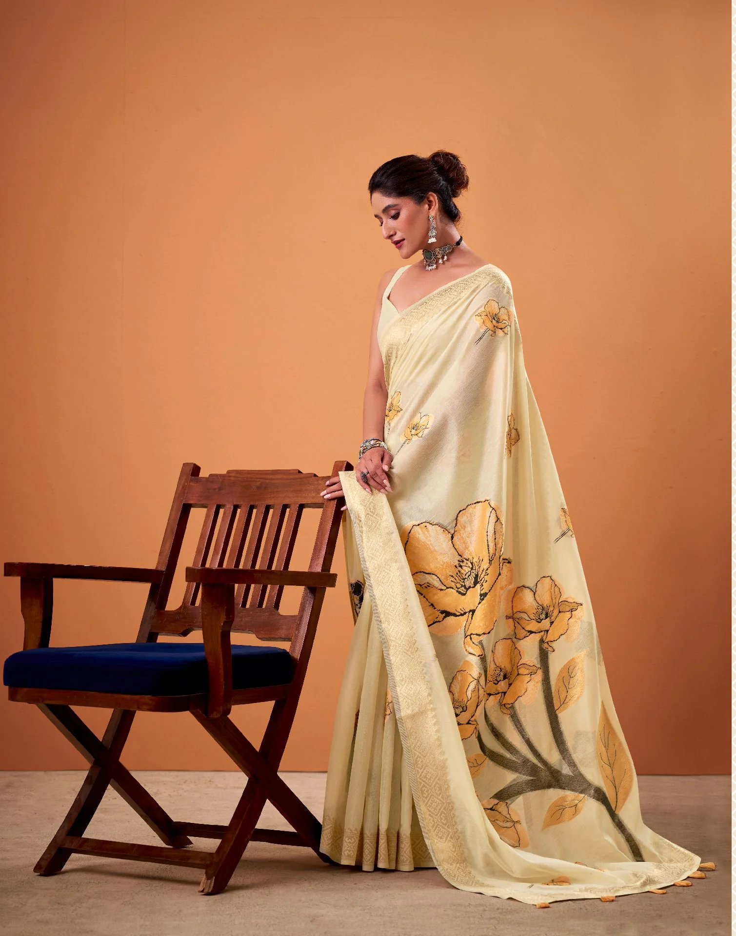 Beige Cotton Floral Printed Saree - Image 4