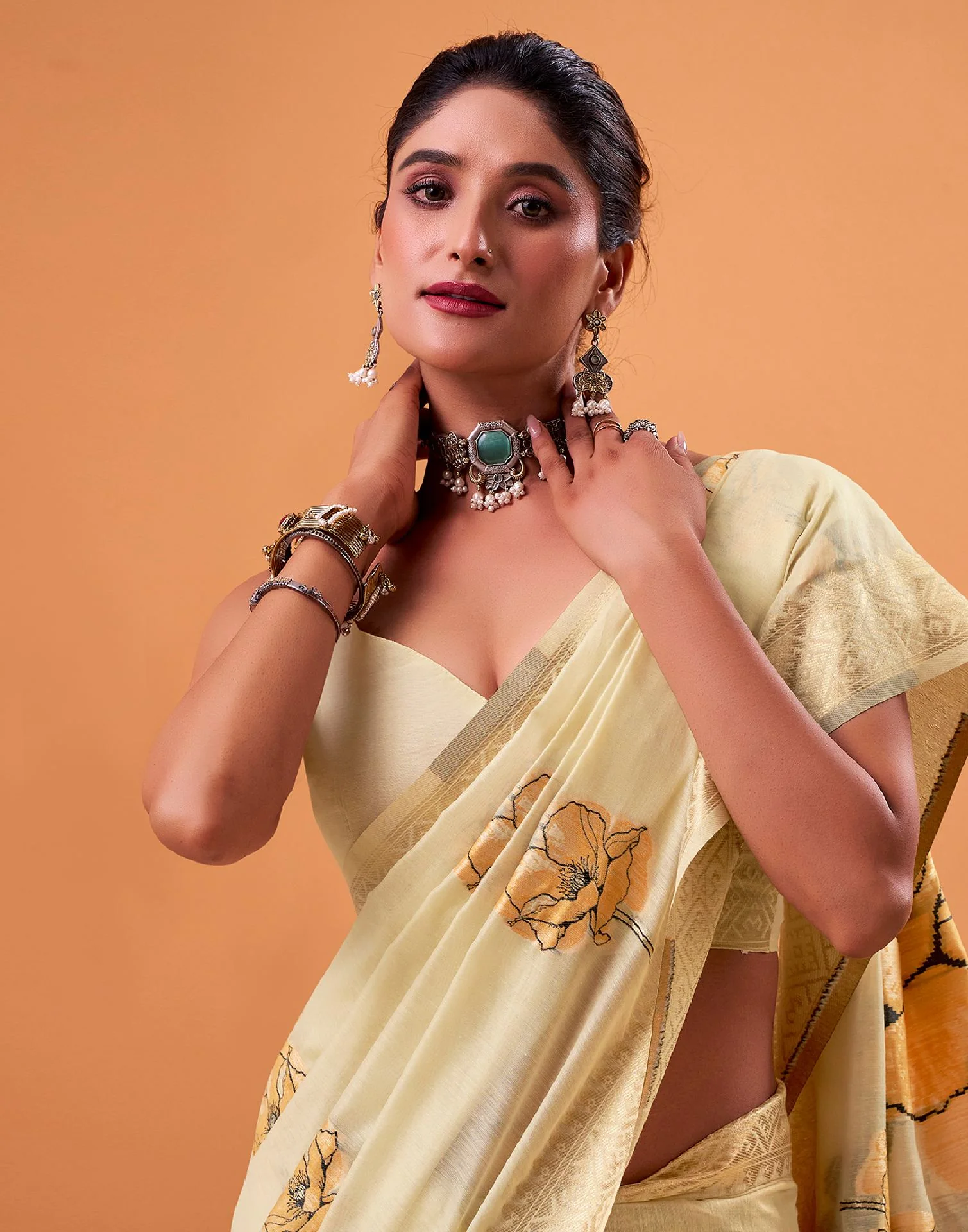 Beige Cotton Floral Printed Saree - Image 4