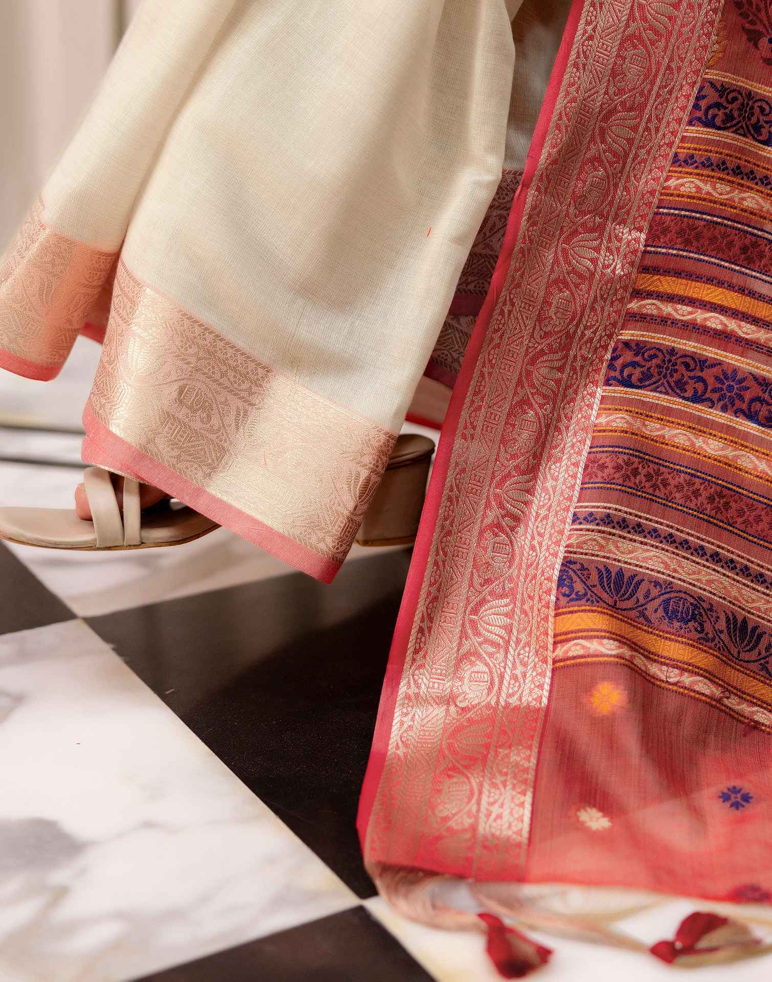 Beige Cotton Linen Woven Printed Saree - Image 9