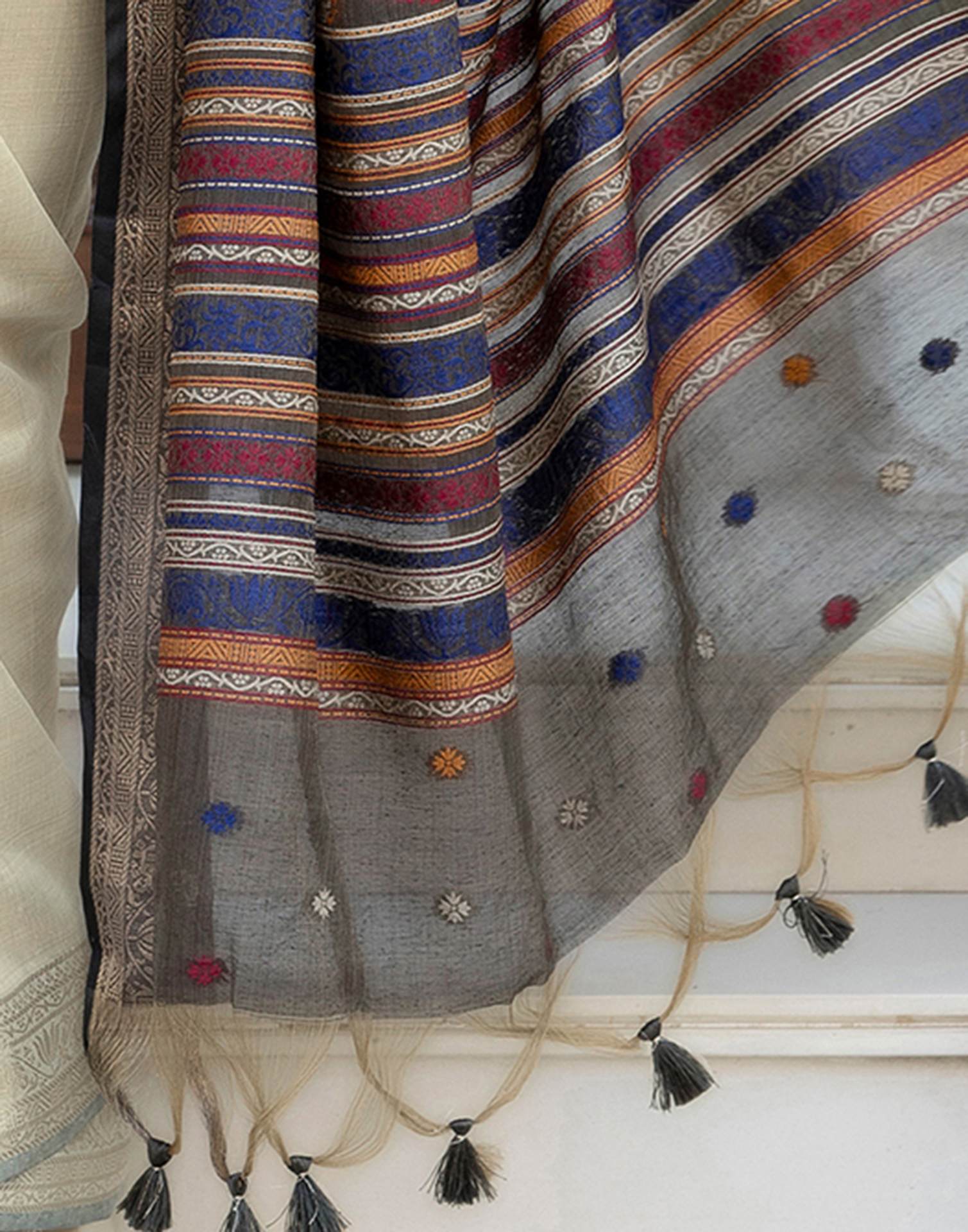 Beige Cotton Linen Woven Printed Saree - Image 10