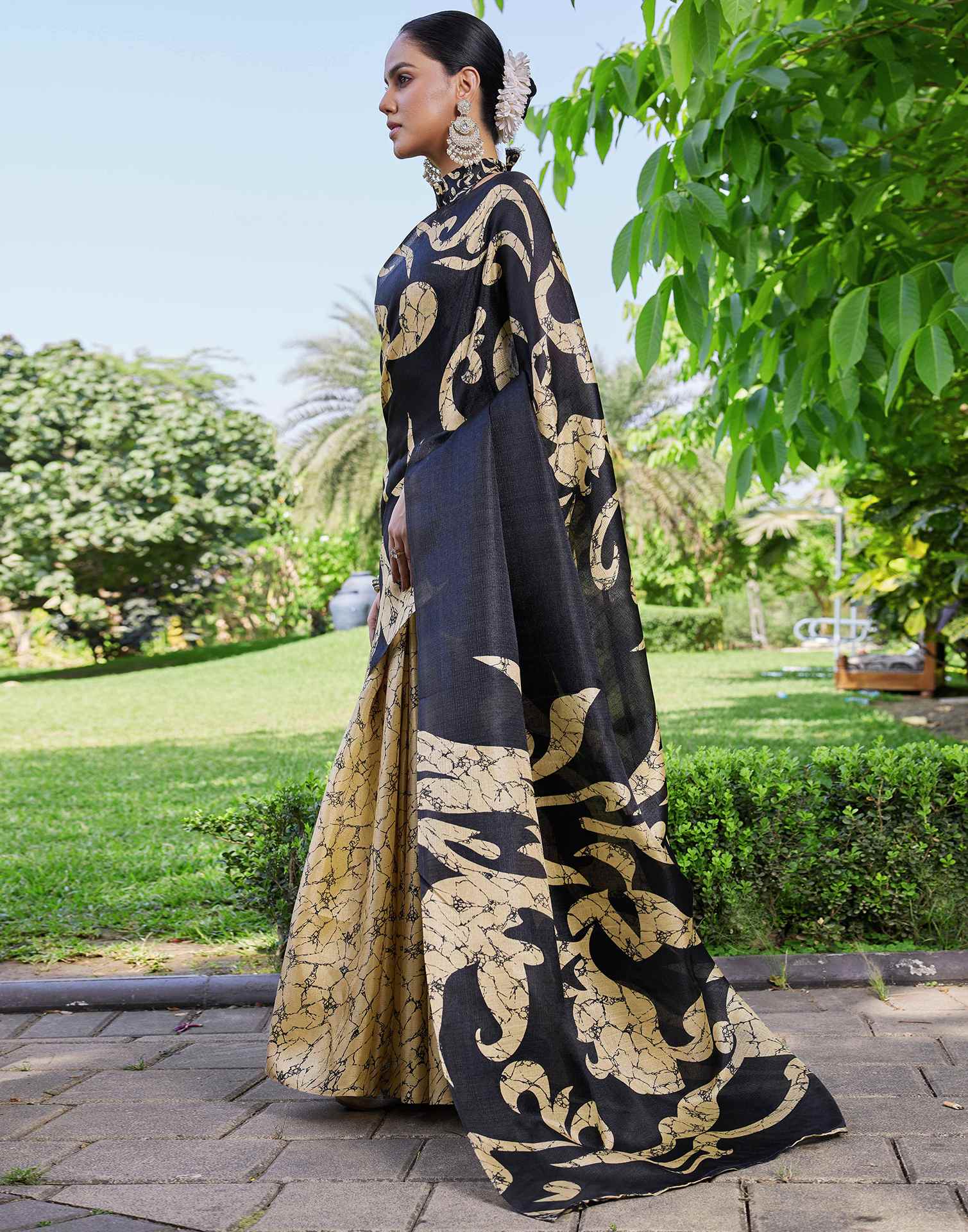 Beige Cotton Printed Saree - Image 4