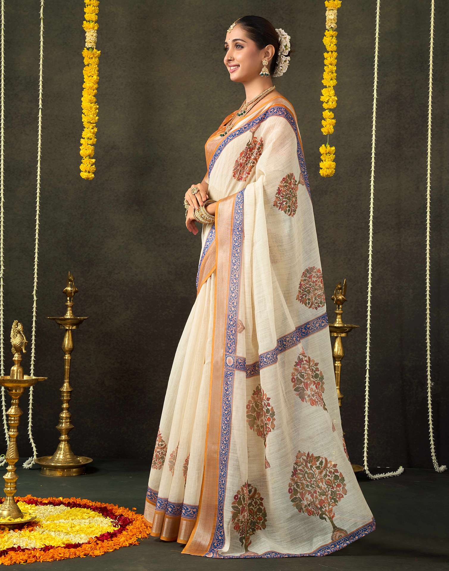 Beige Cotton Printed Saree - Image 4