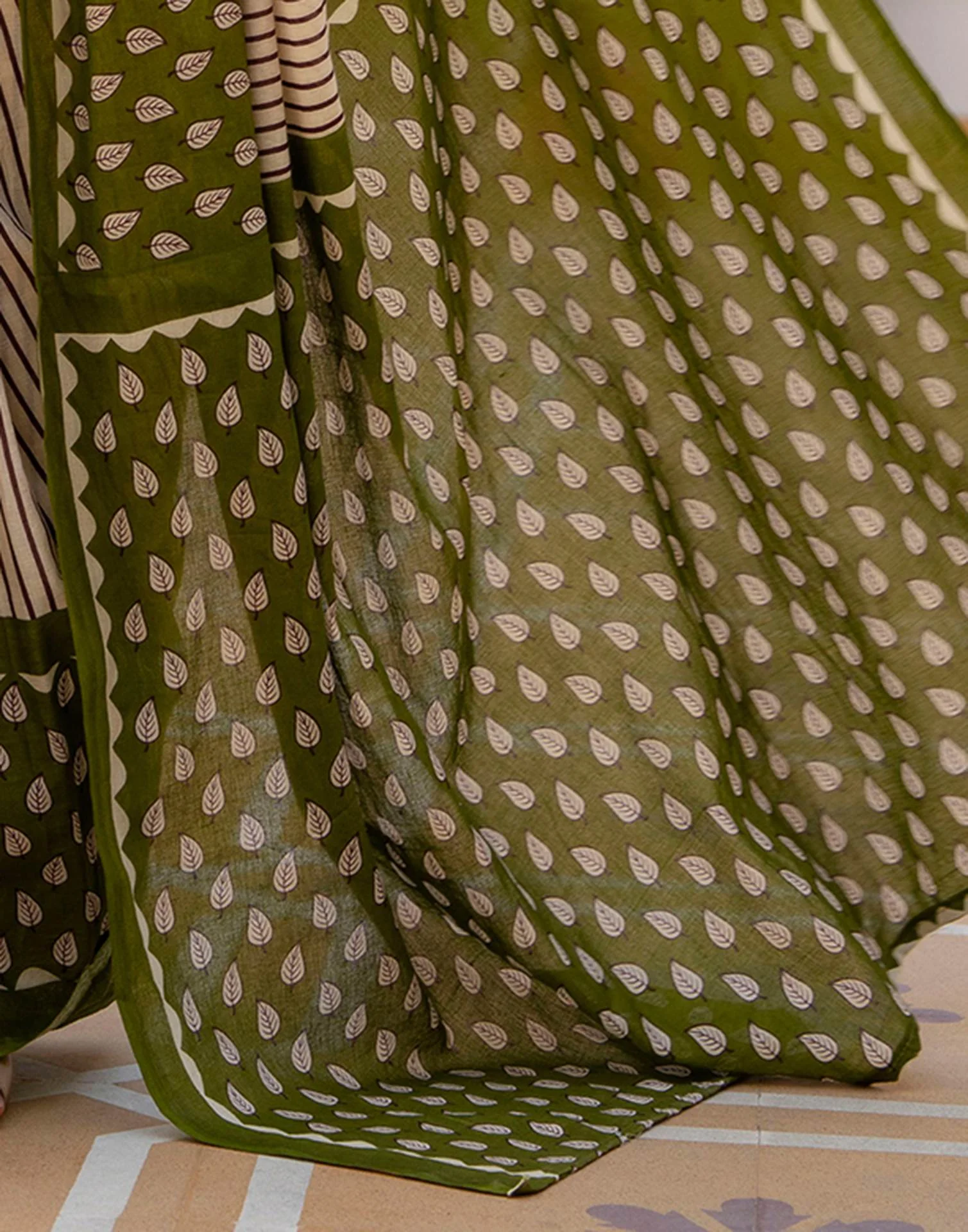 Beige Cotton Printed Saree - Image 12