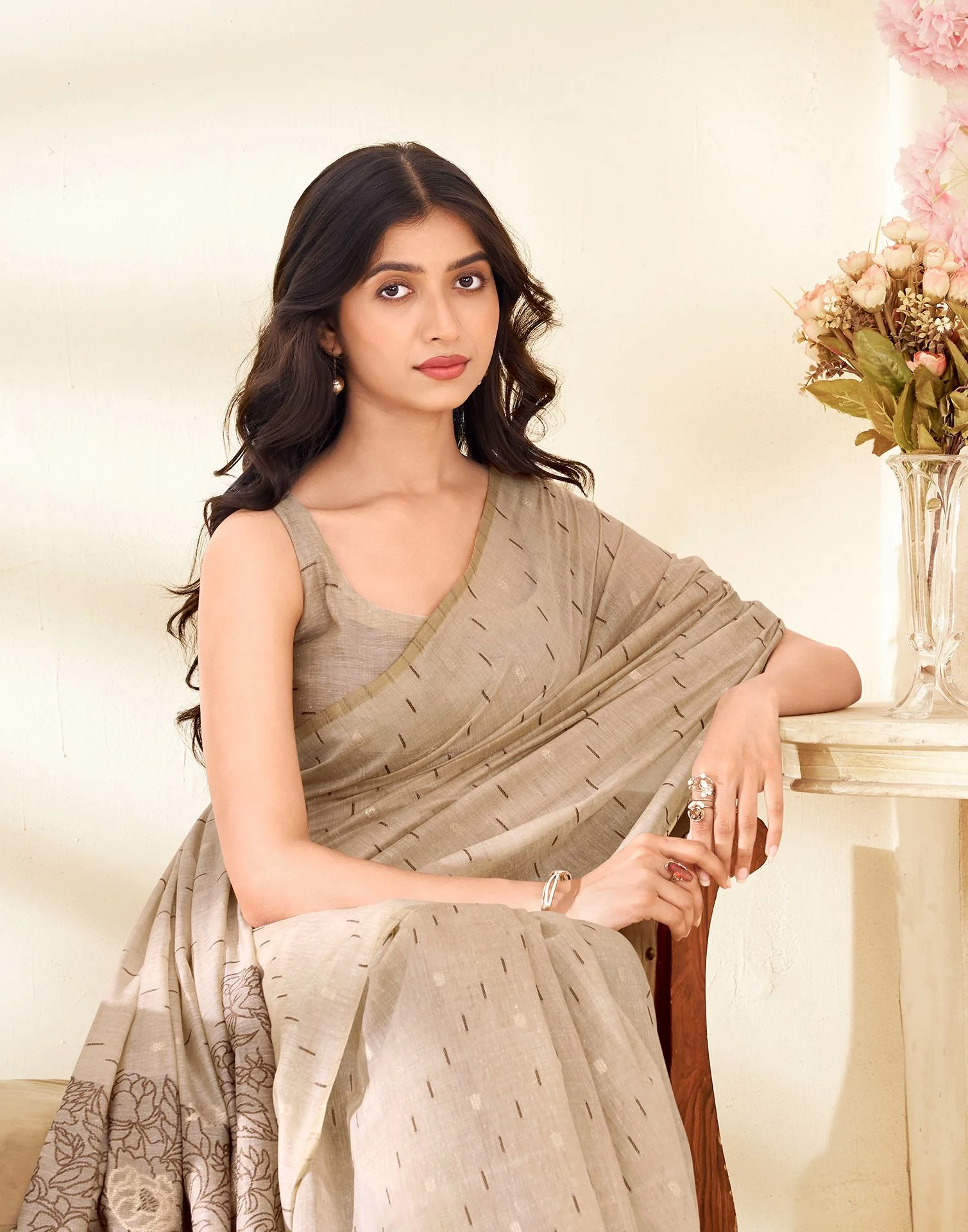 Beige Cotton Woven Printed Saree - Image 4