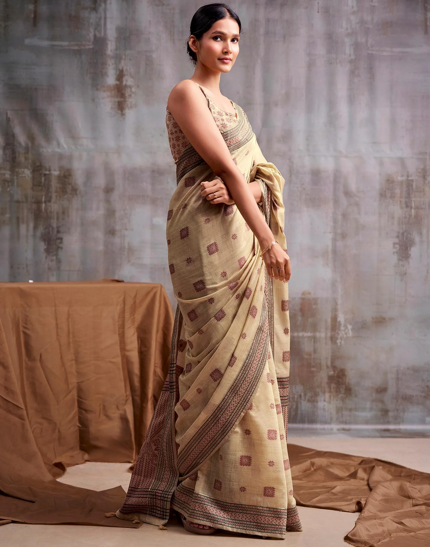 Beige Cotton Woven Saree - Image 5