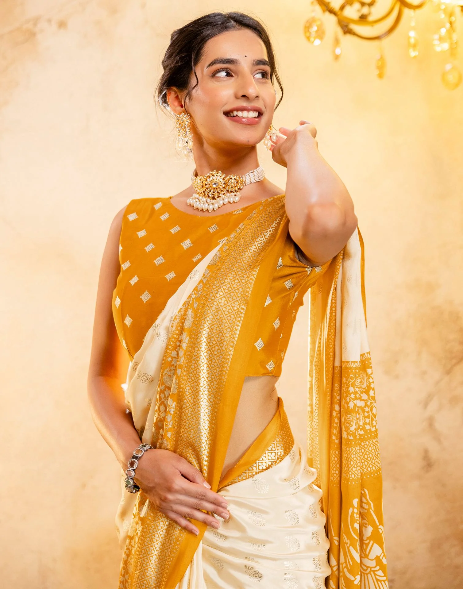 Beige Crepe Silk Foil Printed Saree - Image 4