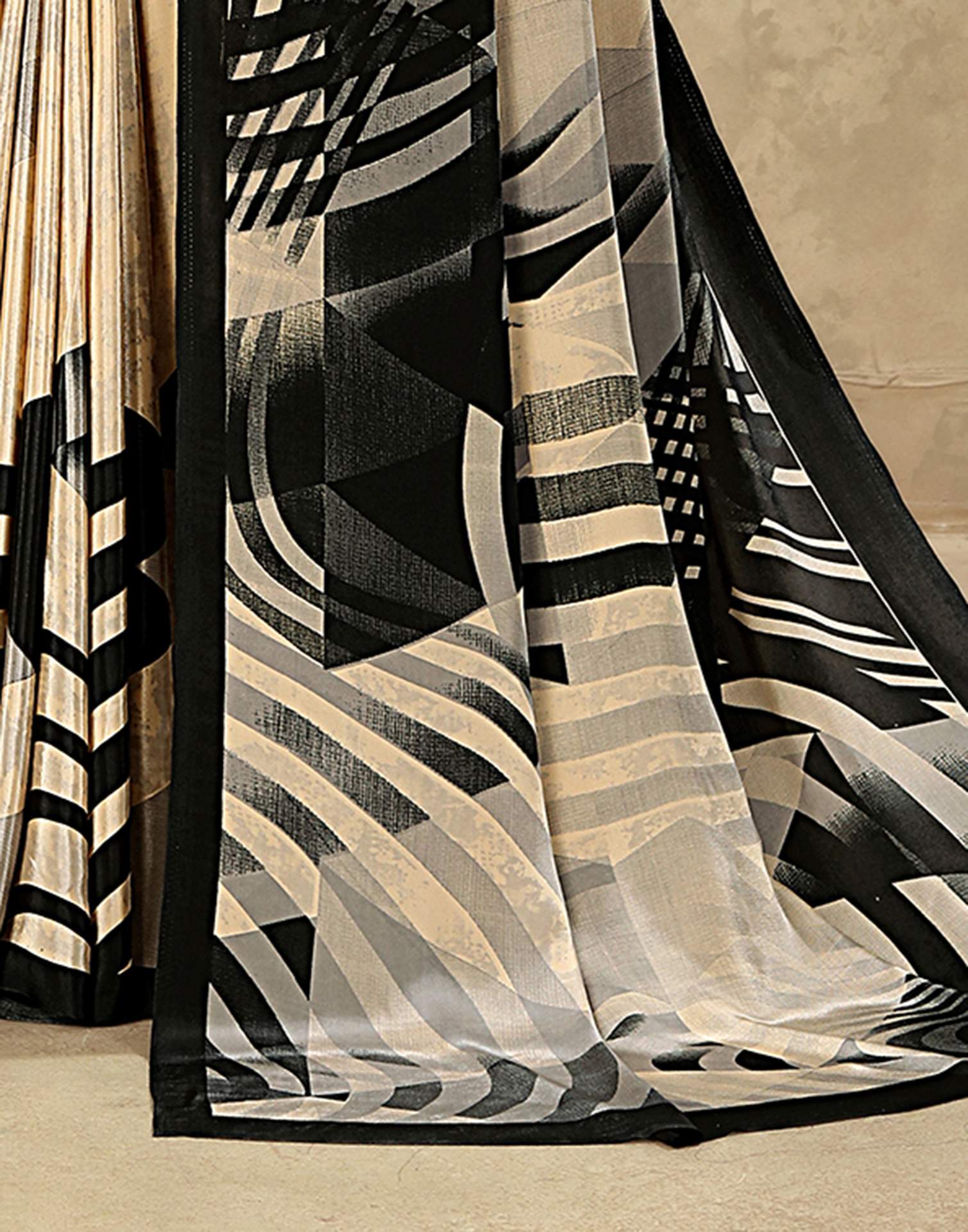 Beige Crepe Silk Printed Saree - Image 5