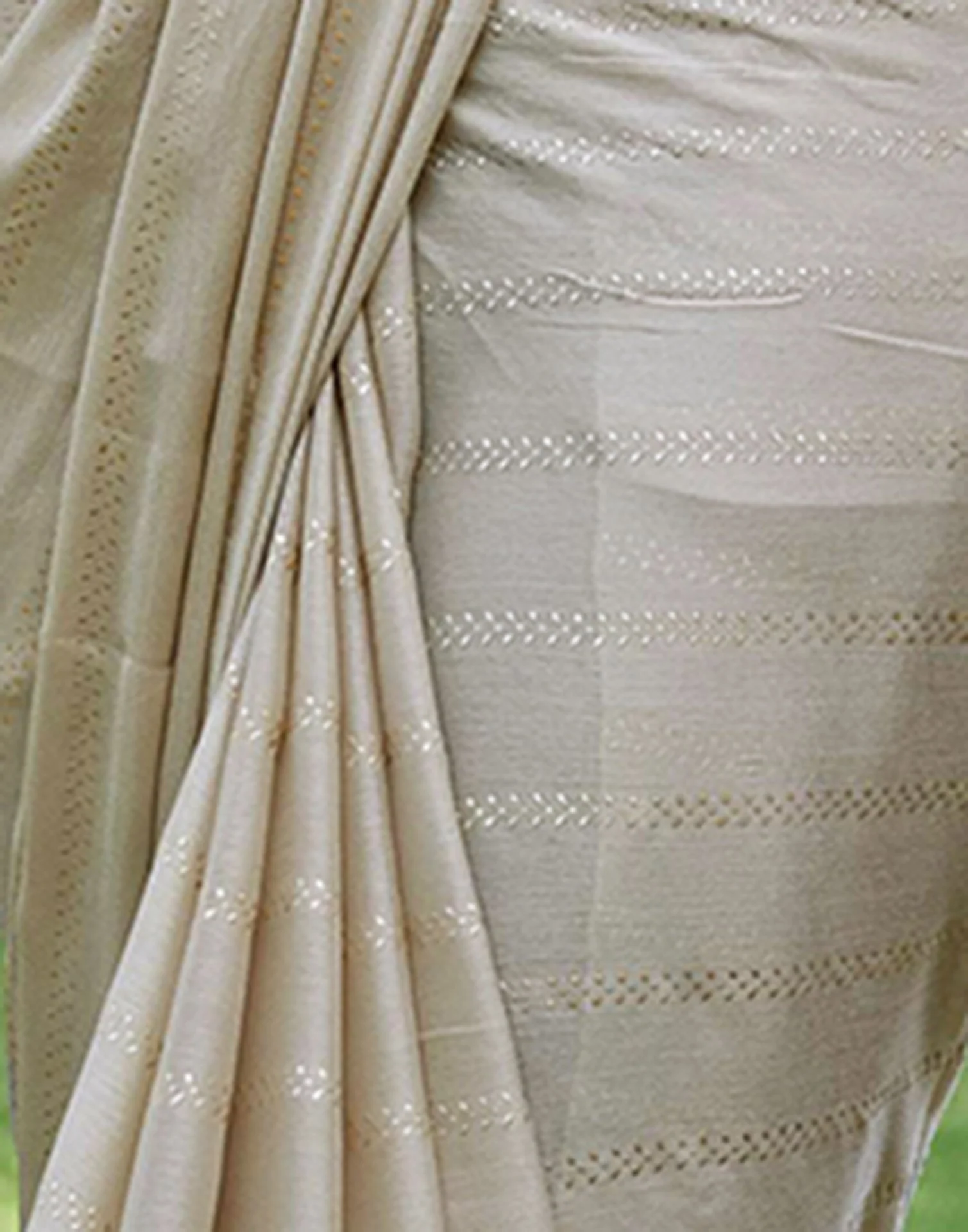 Beige Georgette Foil Printed Saree - Image 8