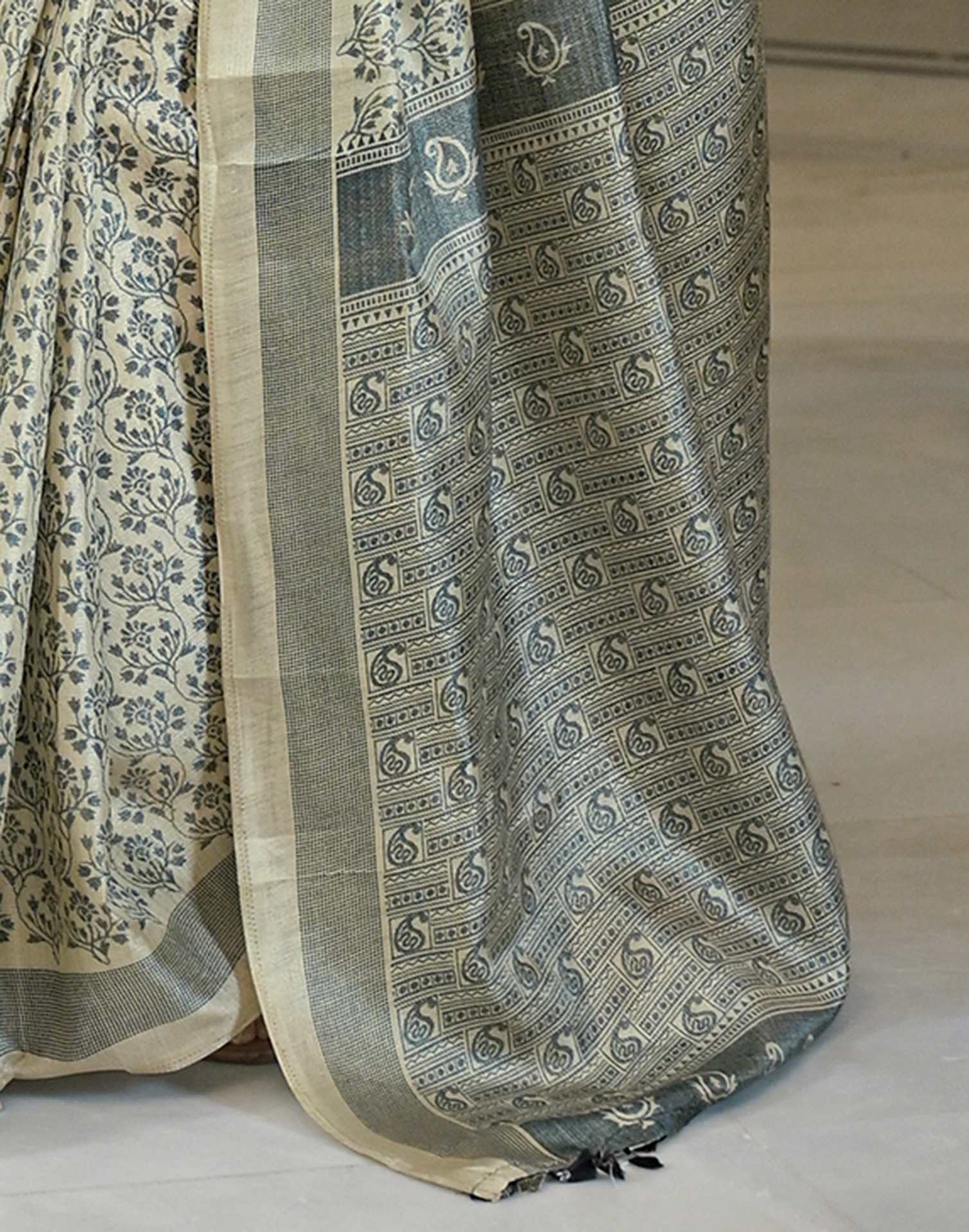 Beige Khadi Printed Saree - Image 9