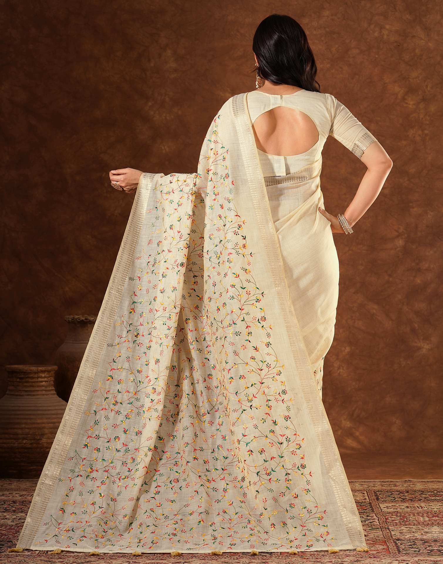 Beige Linen Embroidery Saree - Image 6