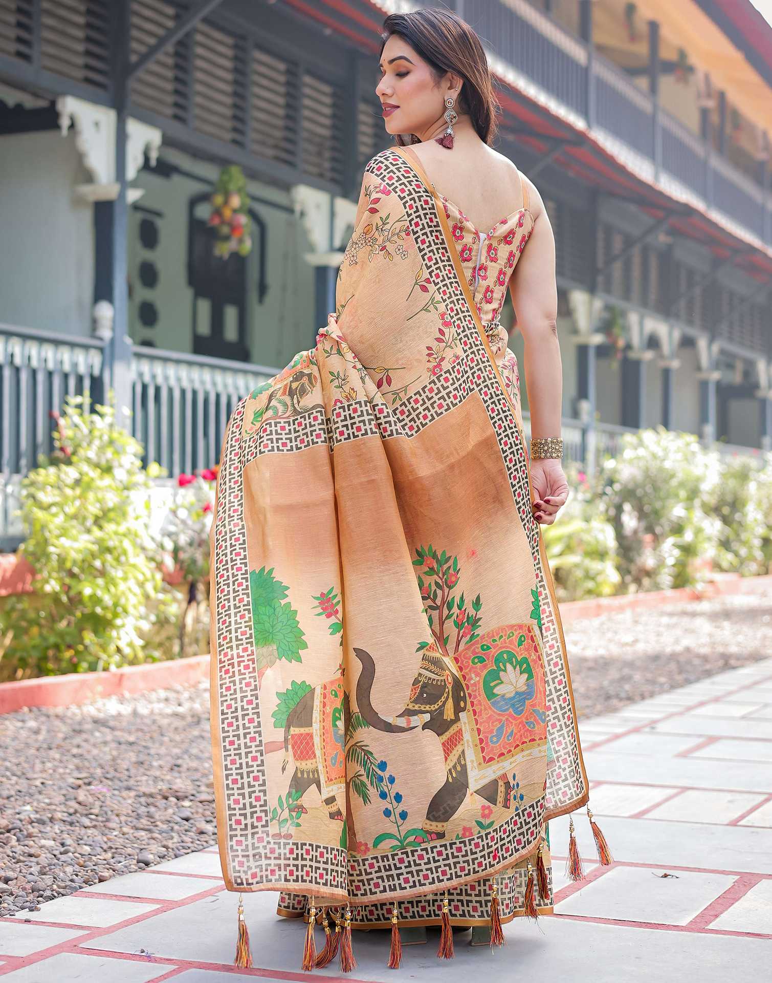 Beige Linen Floral Printed Kalamkari Saree - Image 4