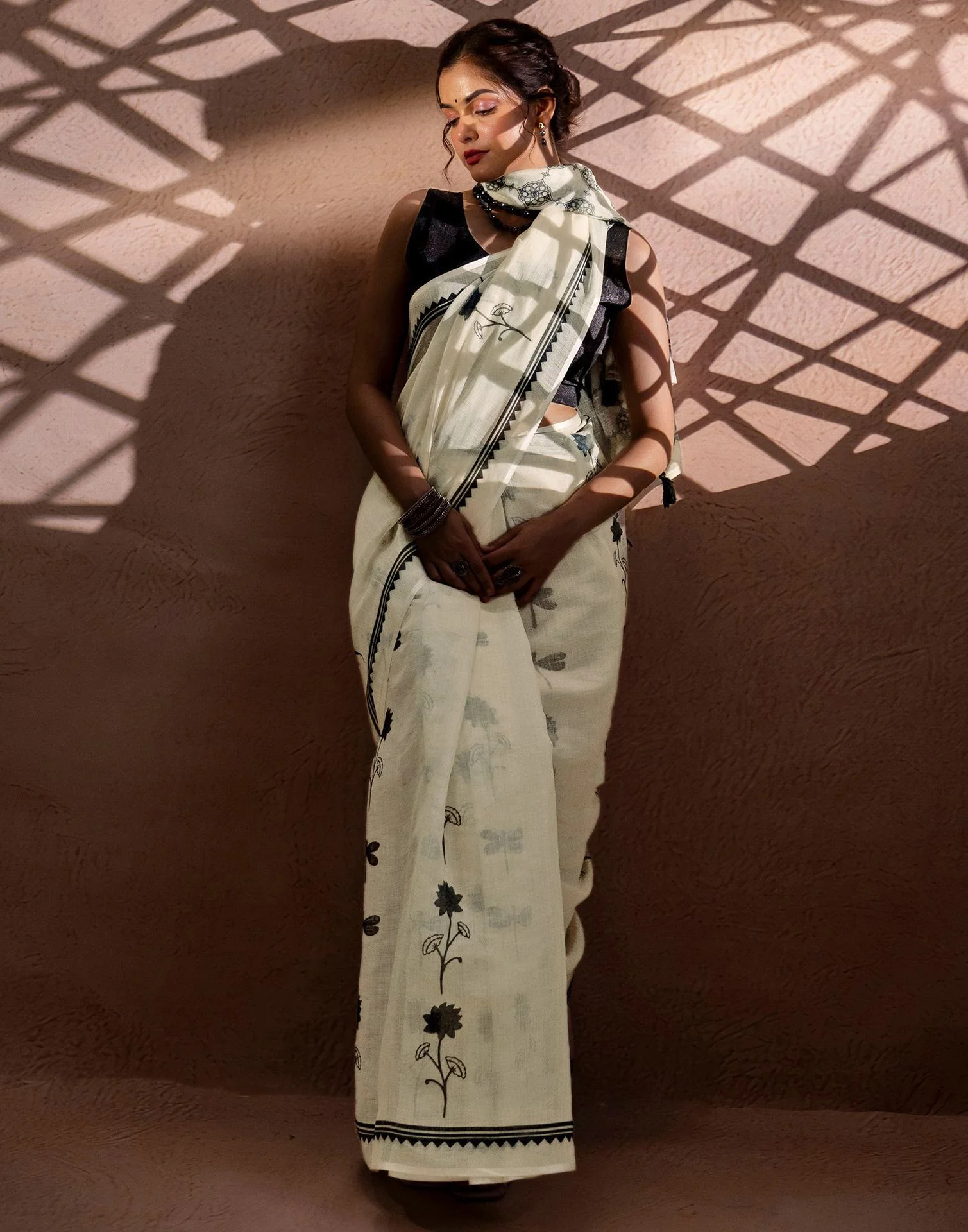 Beige Linen Printed Saree - Image 11