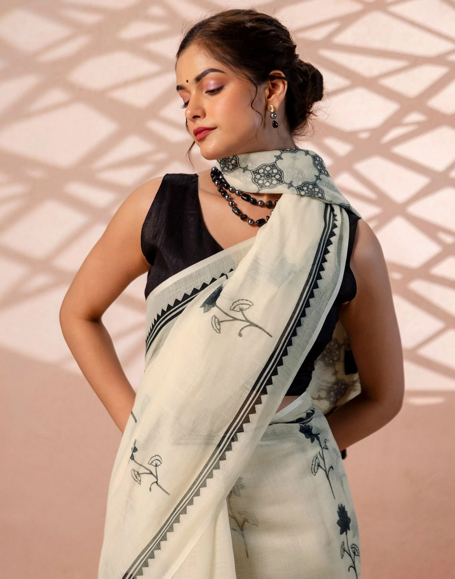 Beige Linen Printed Saree - Image 2