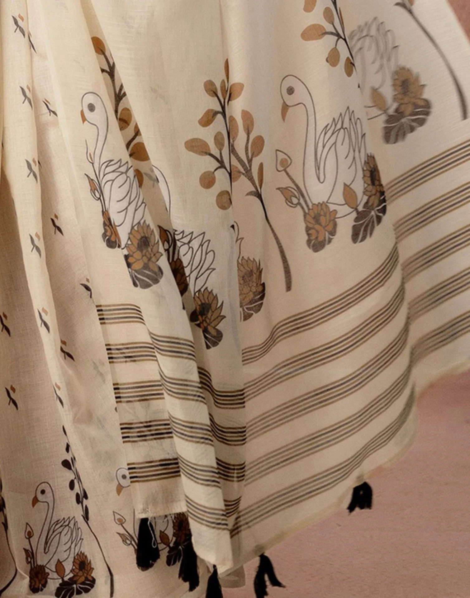 Beige Linen Printed Saree - Image 11