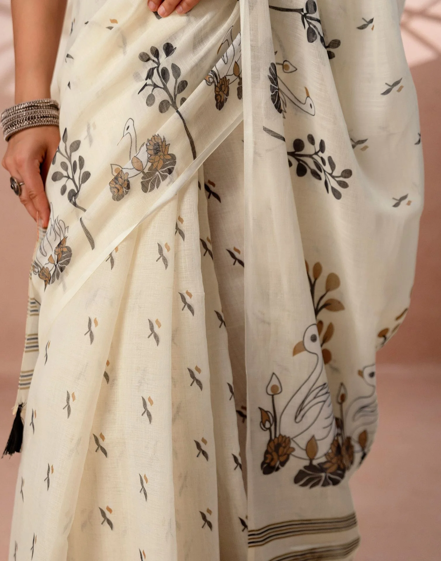 Beige Linen Printed Saree - Image 12