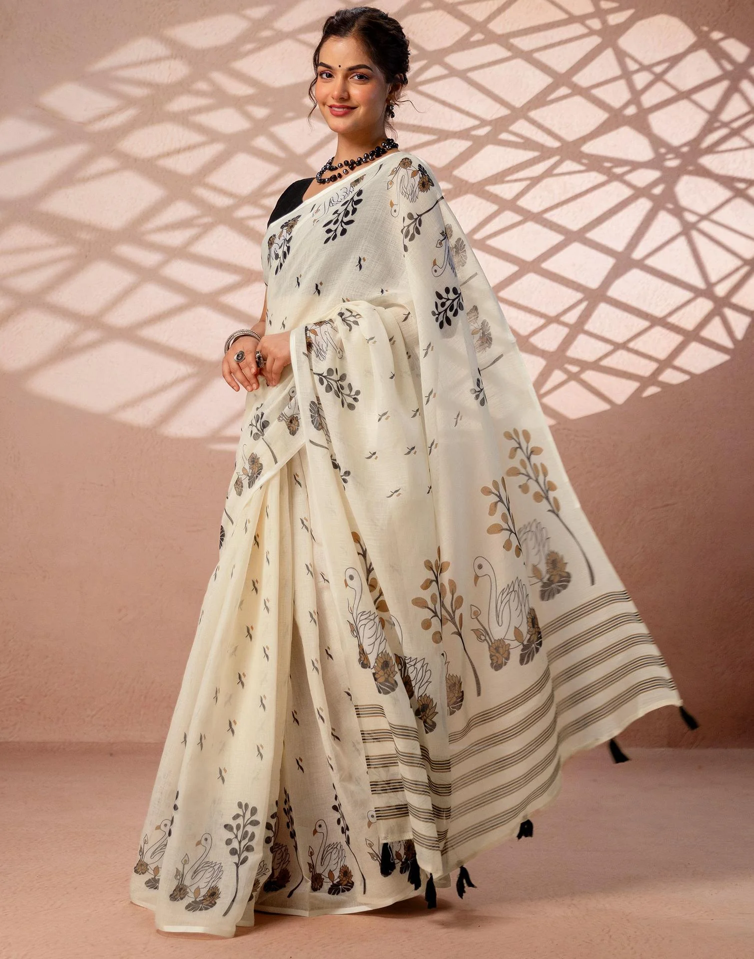 Beige Linen Printed Saree - Image 5