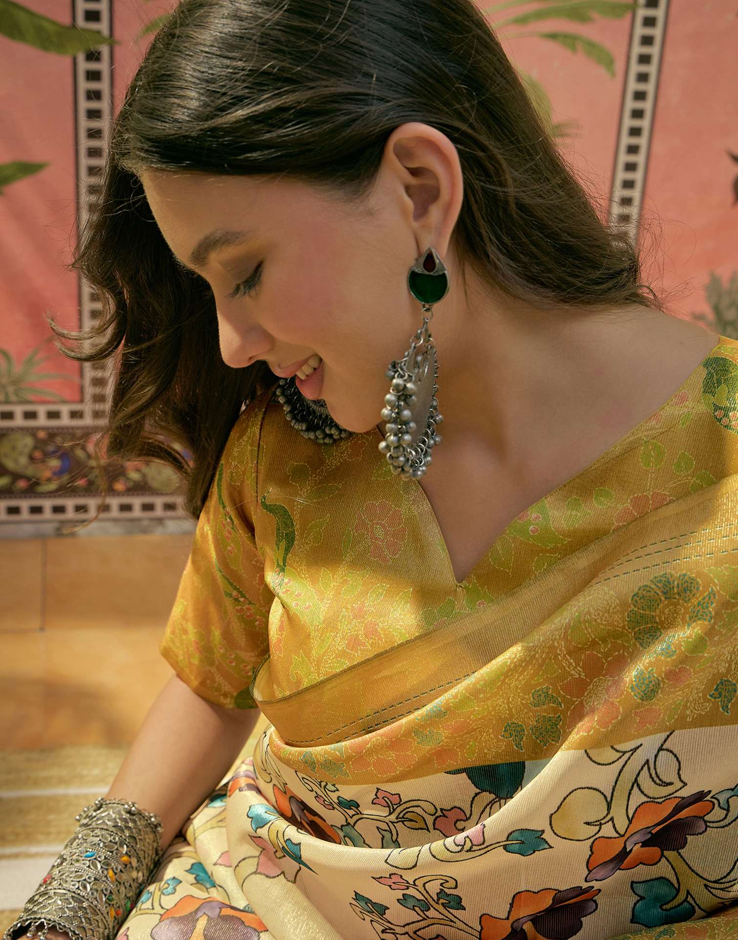 Beige Shimmer Silk Floral Printed Saree - Image 4