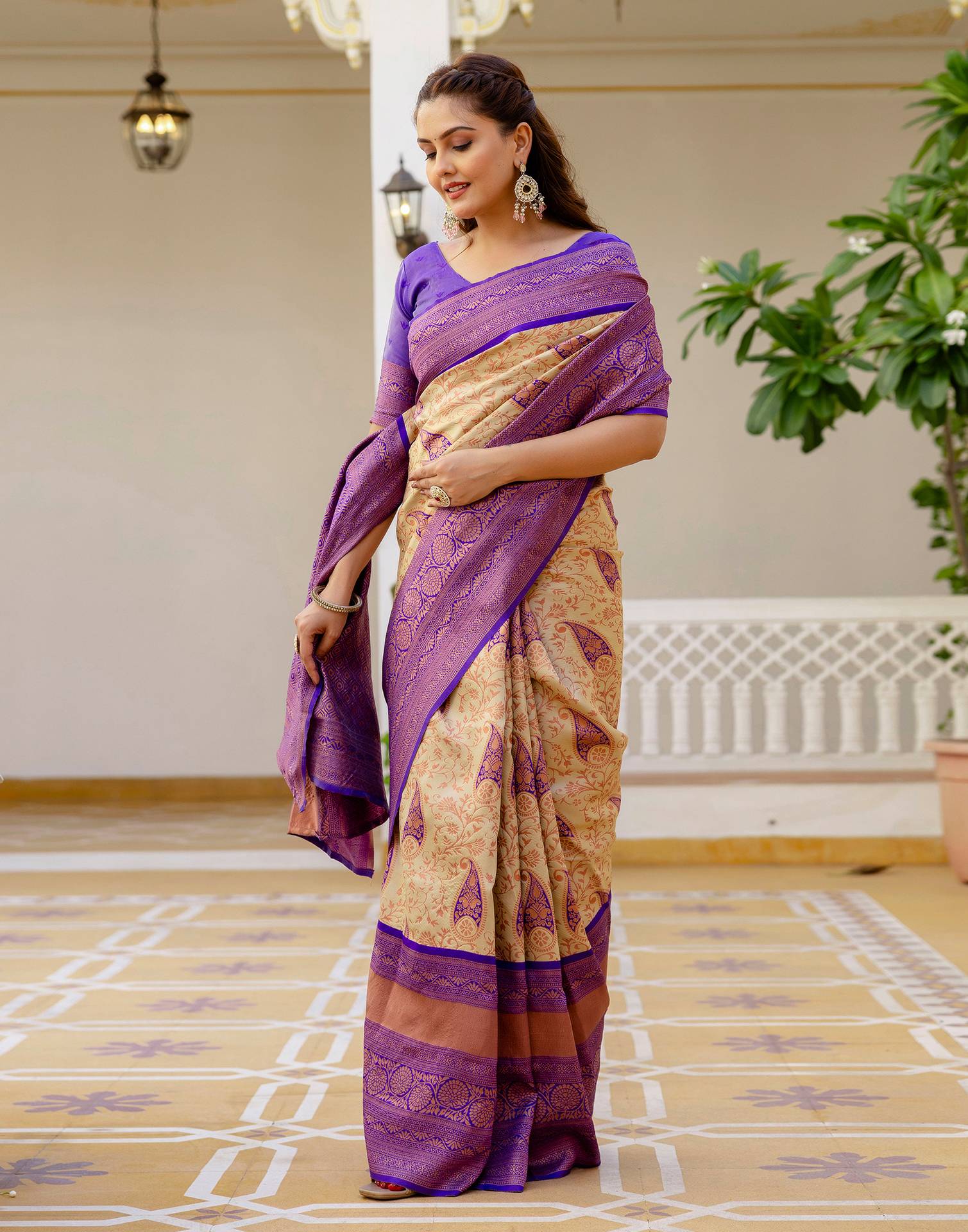 Beige Silk Woven Banarasi Saree - Image 10
