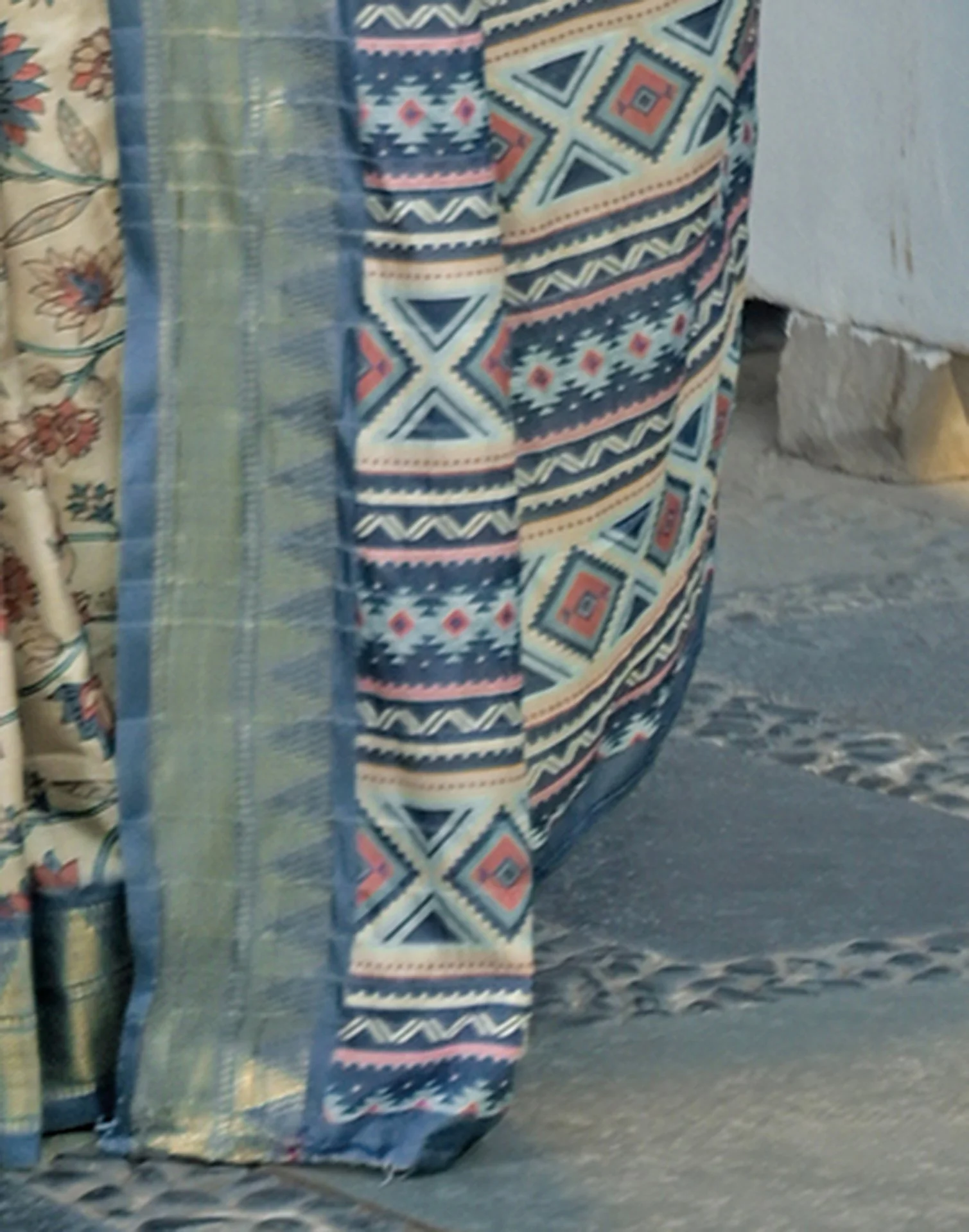 Beige Silk Woven Printed Saree - Image 9