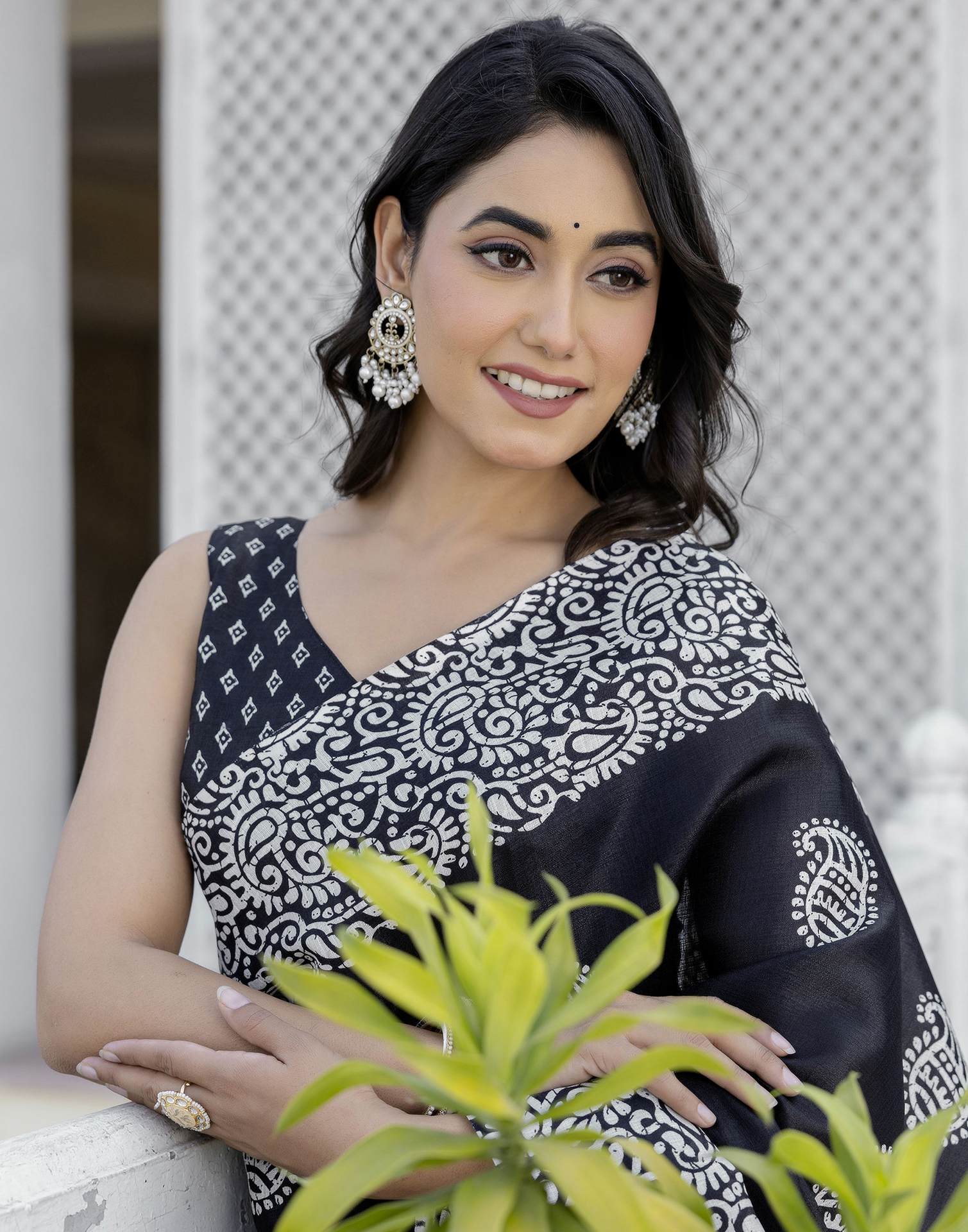 Black Cotton Blend Printed Saree - Image 2