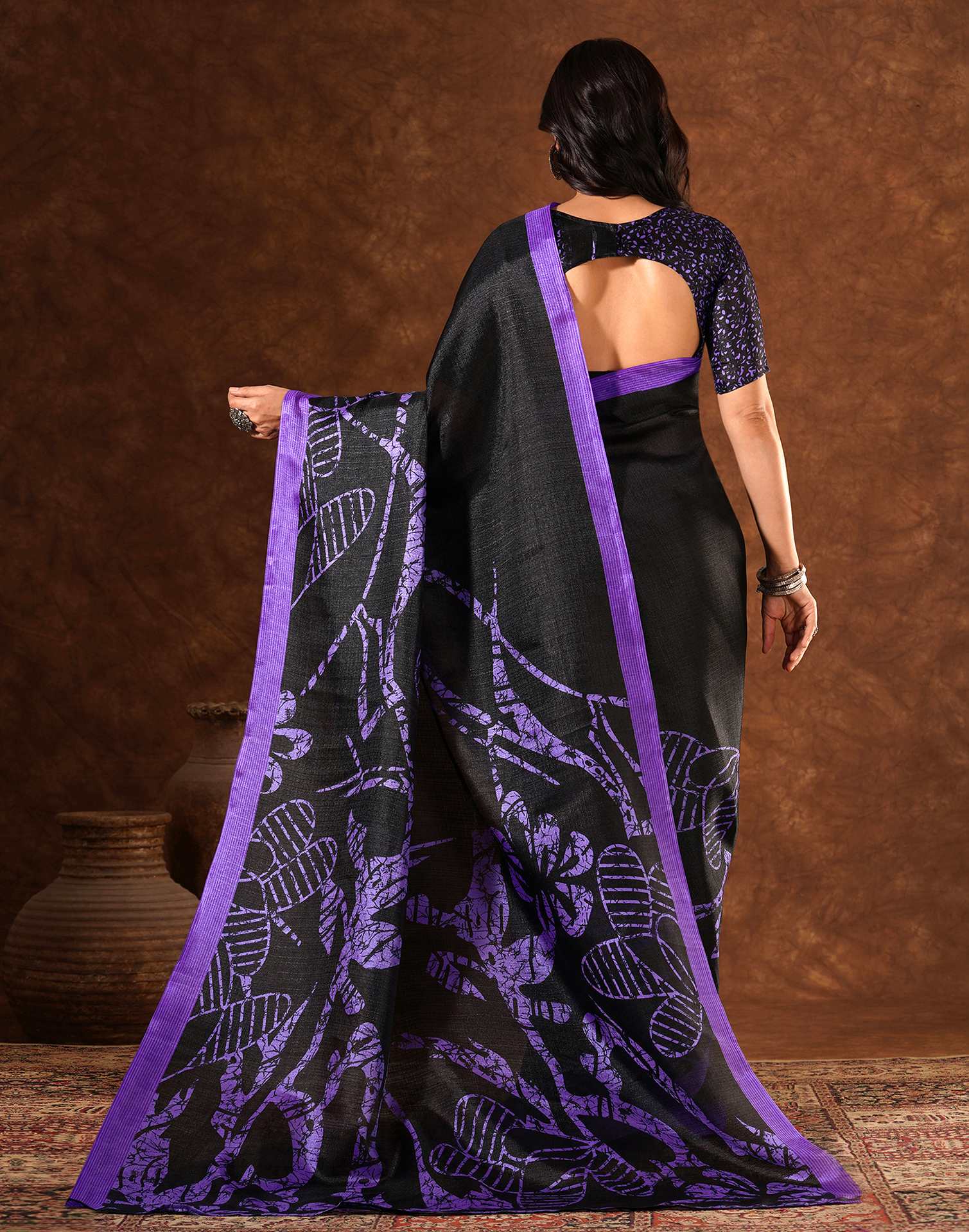 Black Cotton Blend Printed Saree - Image 7