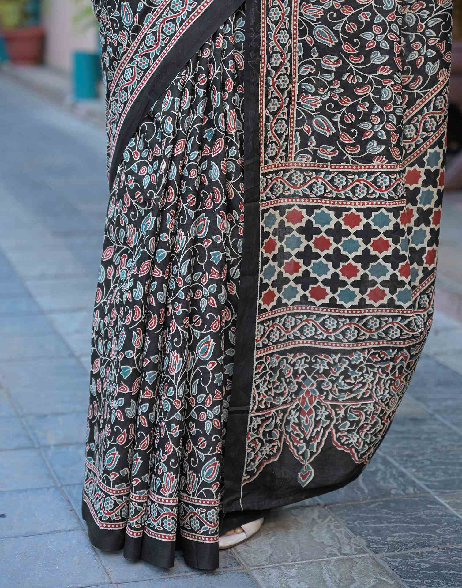 Black Cotton Printed Saree - Image 10