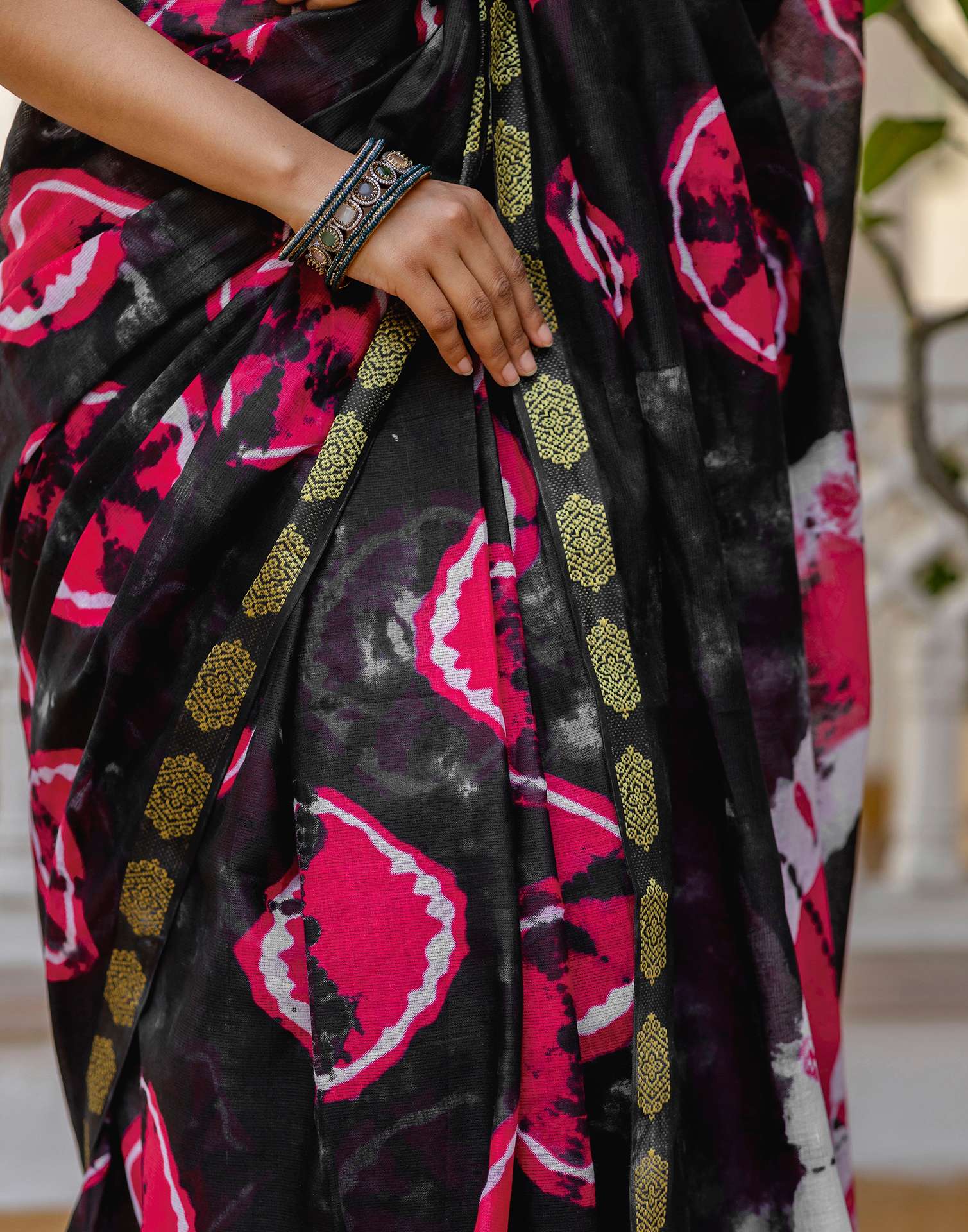 Black Cotton Printed Woven Border Saree - Image 11