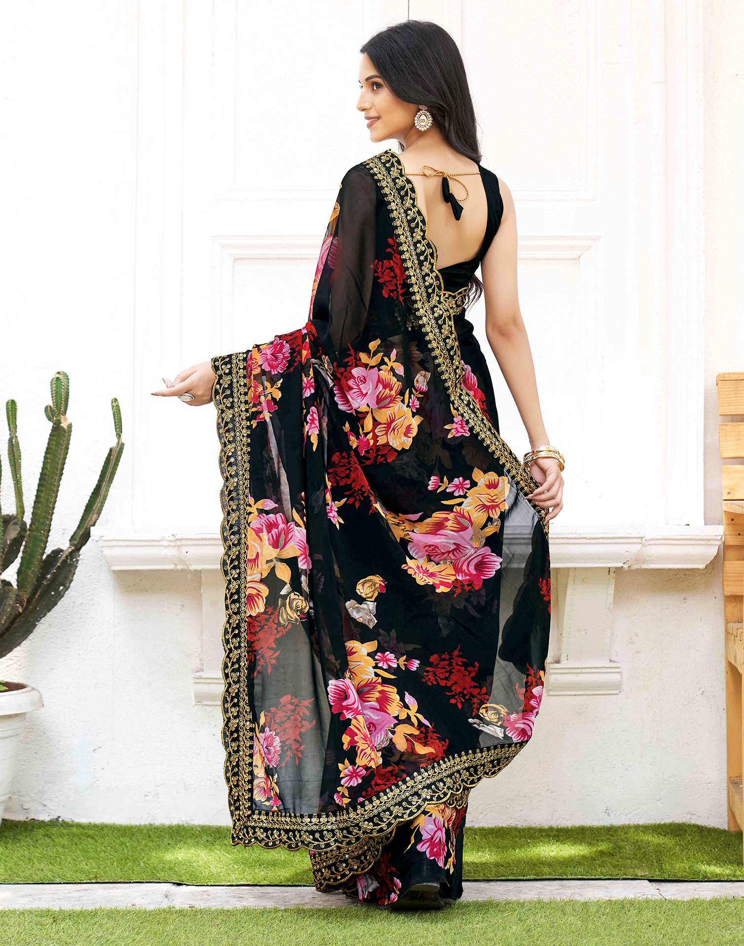 Black Georgette Floral PrintedĀ Saree - Image 6