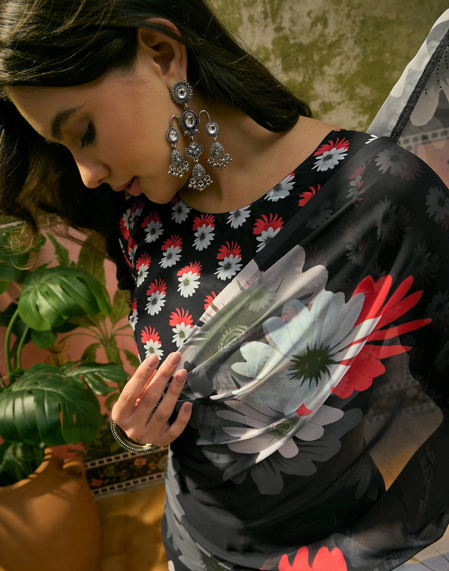 Black Georgette Floral Printed Saree - Image 2