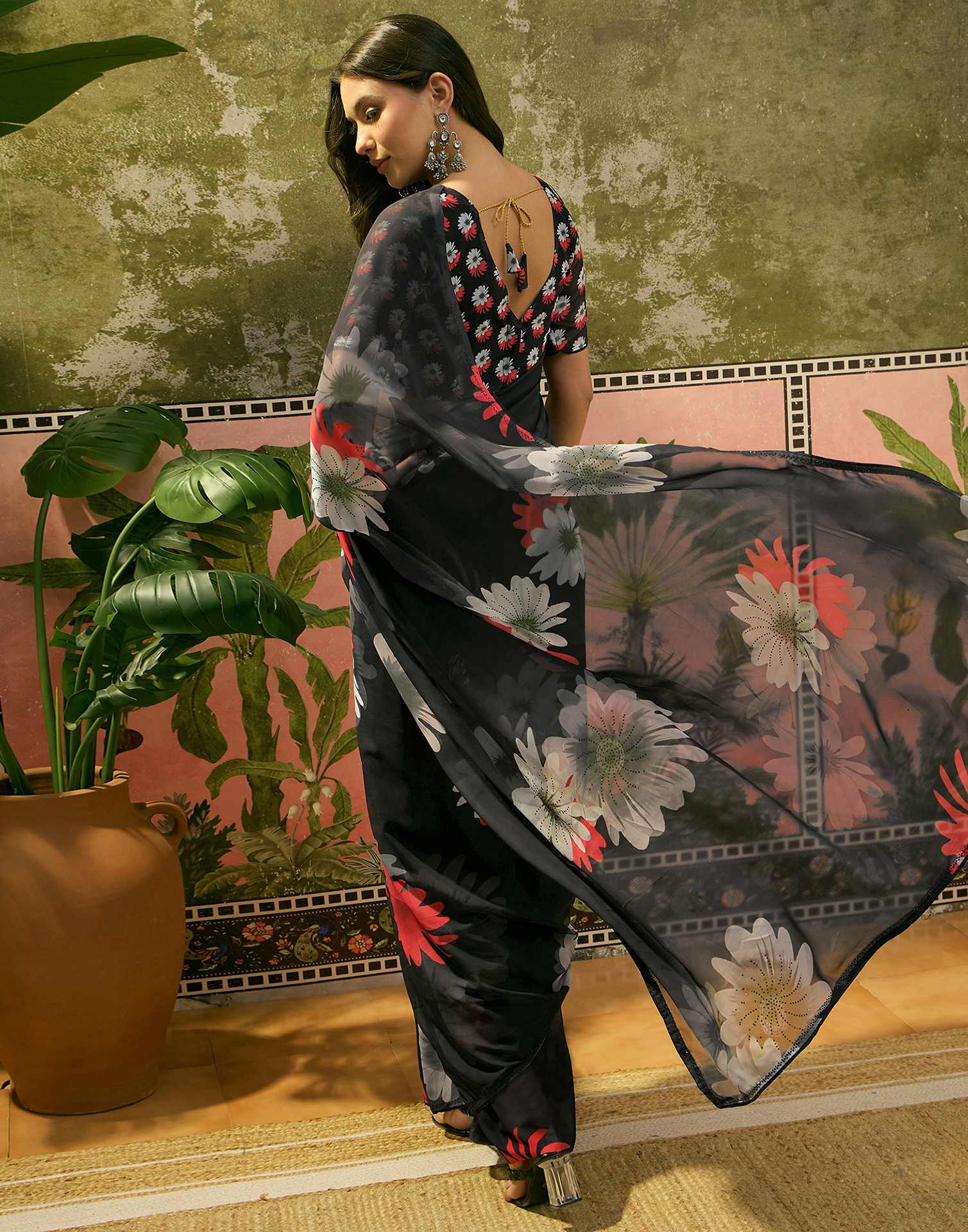 Black Georgette Floral Printed Saree - Image 7
