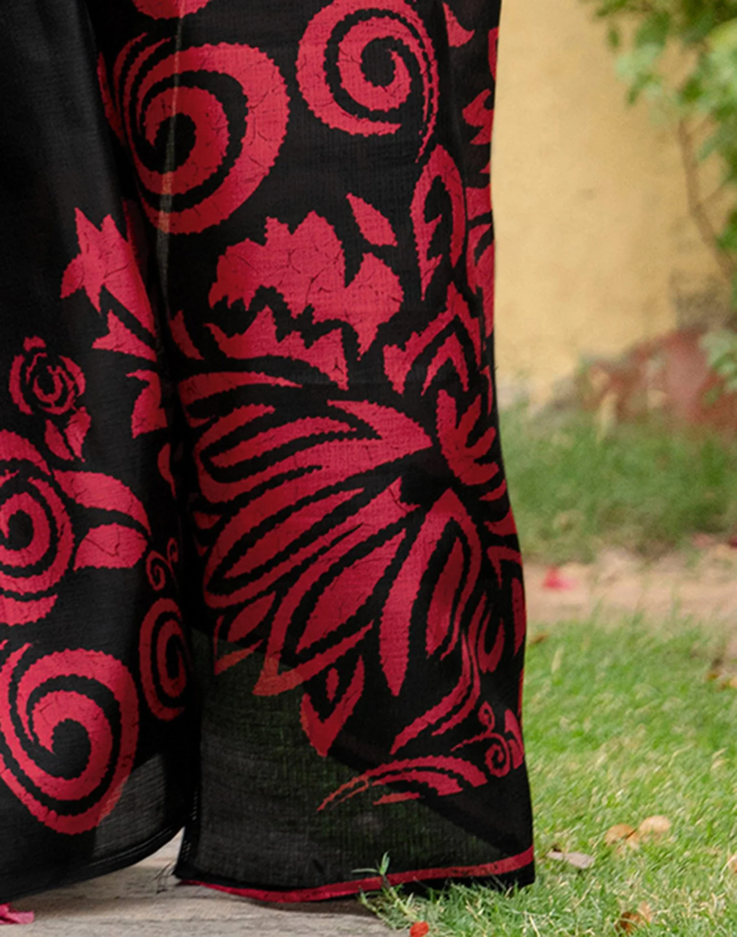 Black Khadi Floral Printed Saree - Image 11