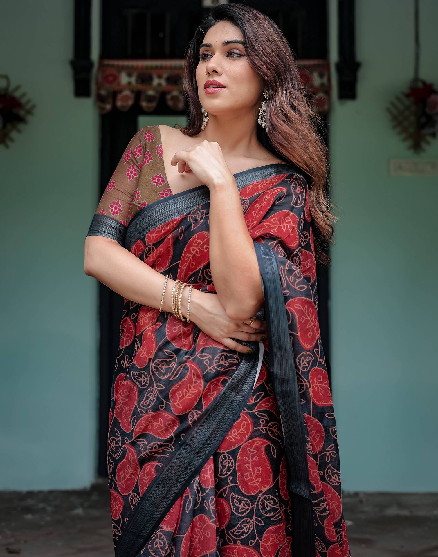 Black Linen Printed Saree - Image 4