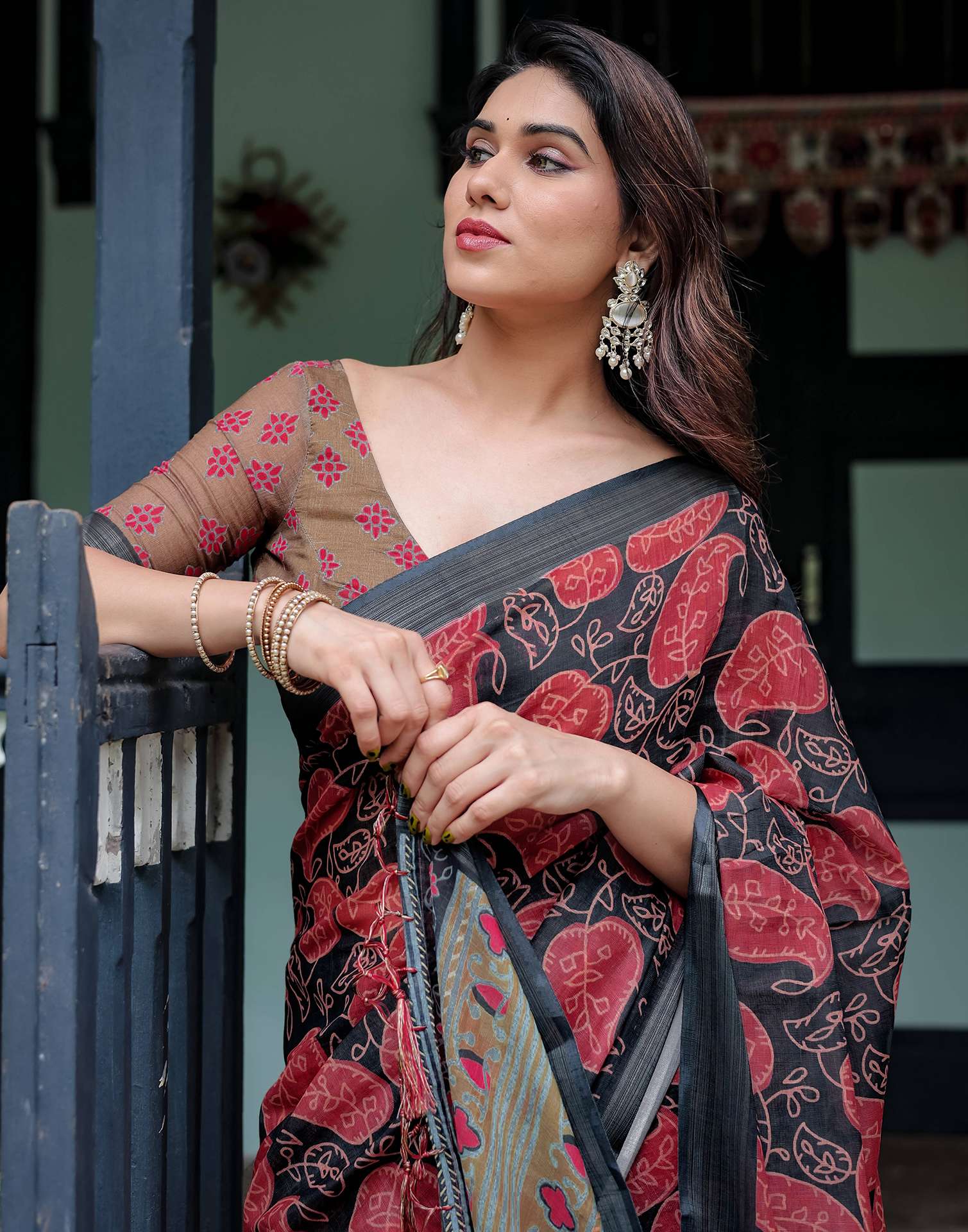 Black Linen Printed Saree - Image 6