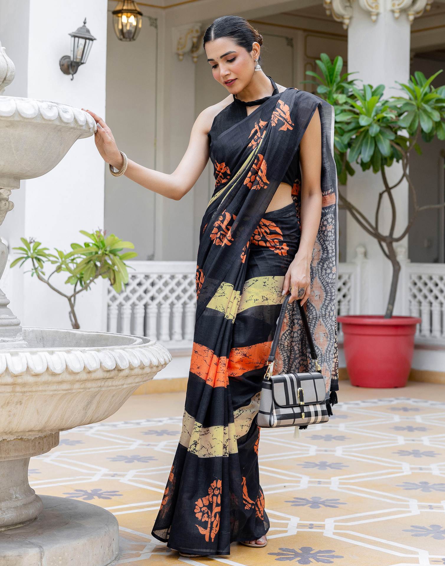 Black Linen Printed Saree - Image 10