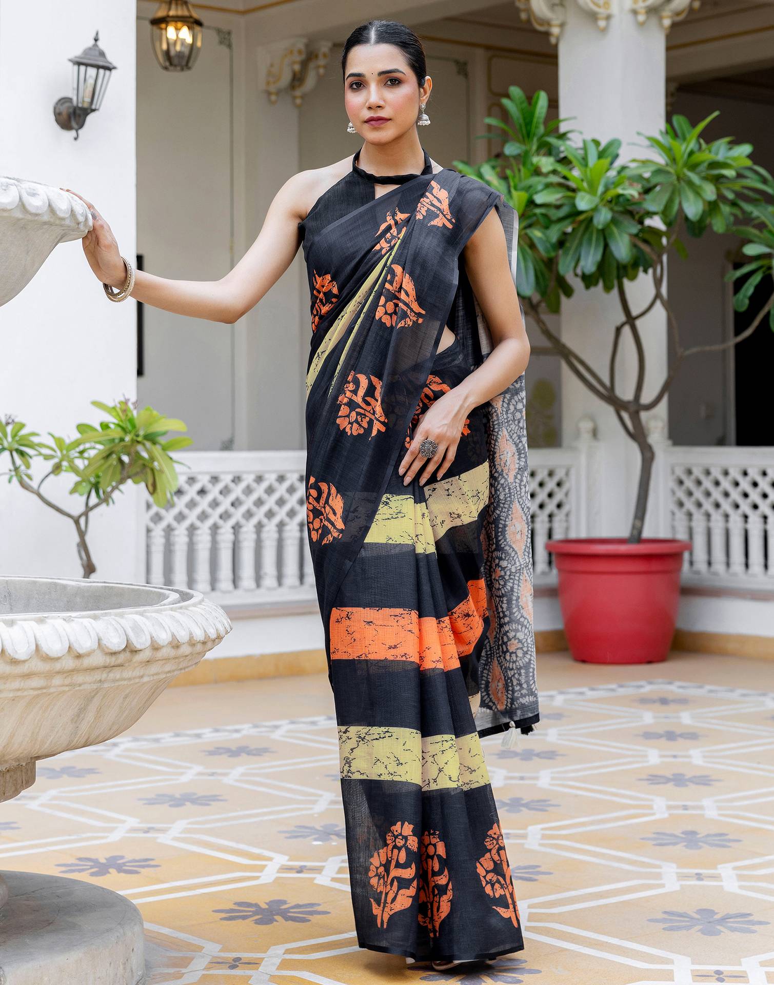 Black Linen Printed Saree - Image 11