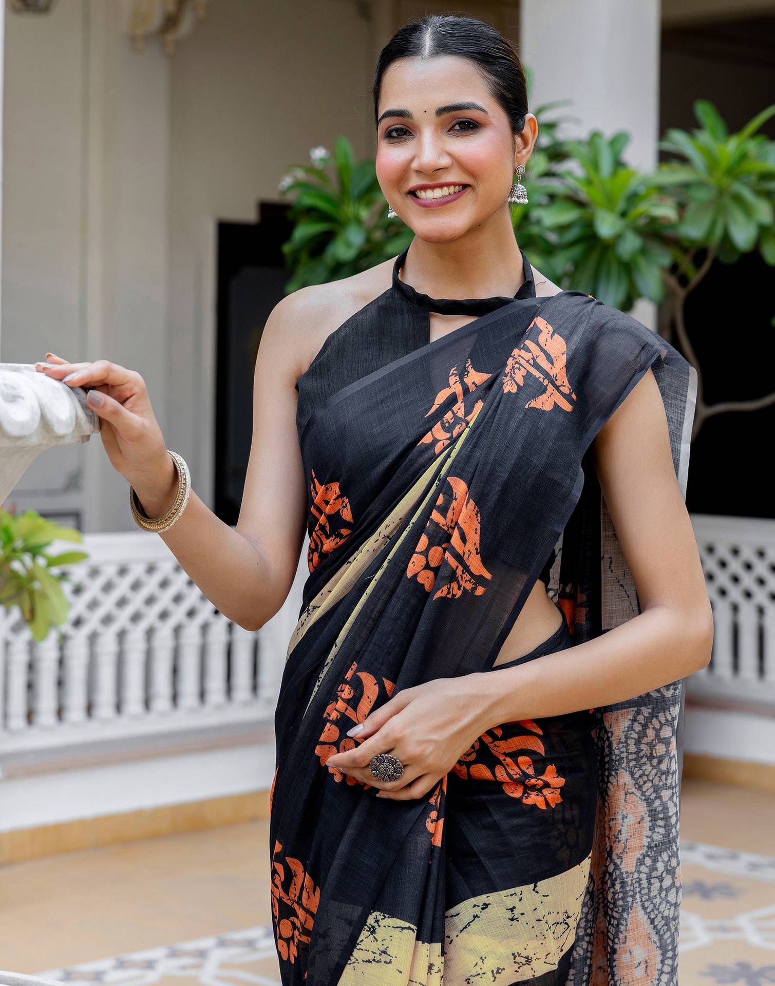 Black Linen Printed Saree - Image 4