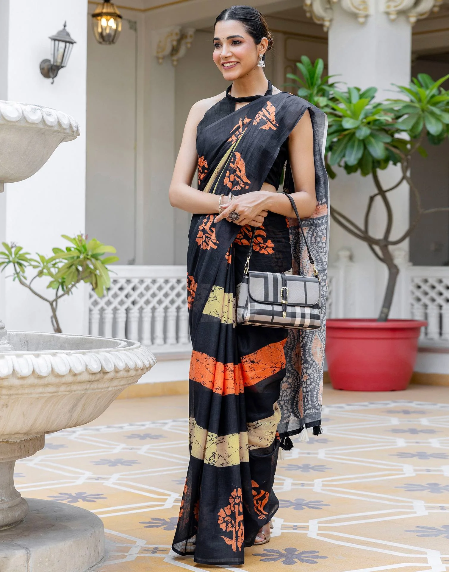 Black Linen Printed Saree - Image 5