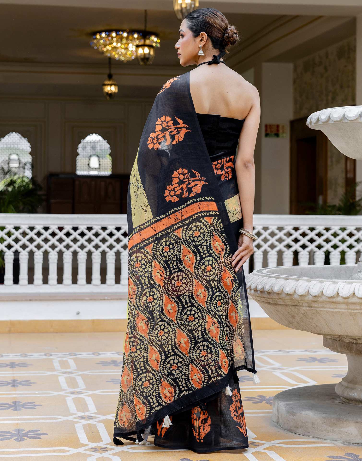 Black Linen Printed Saree - Image 7